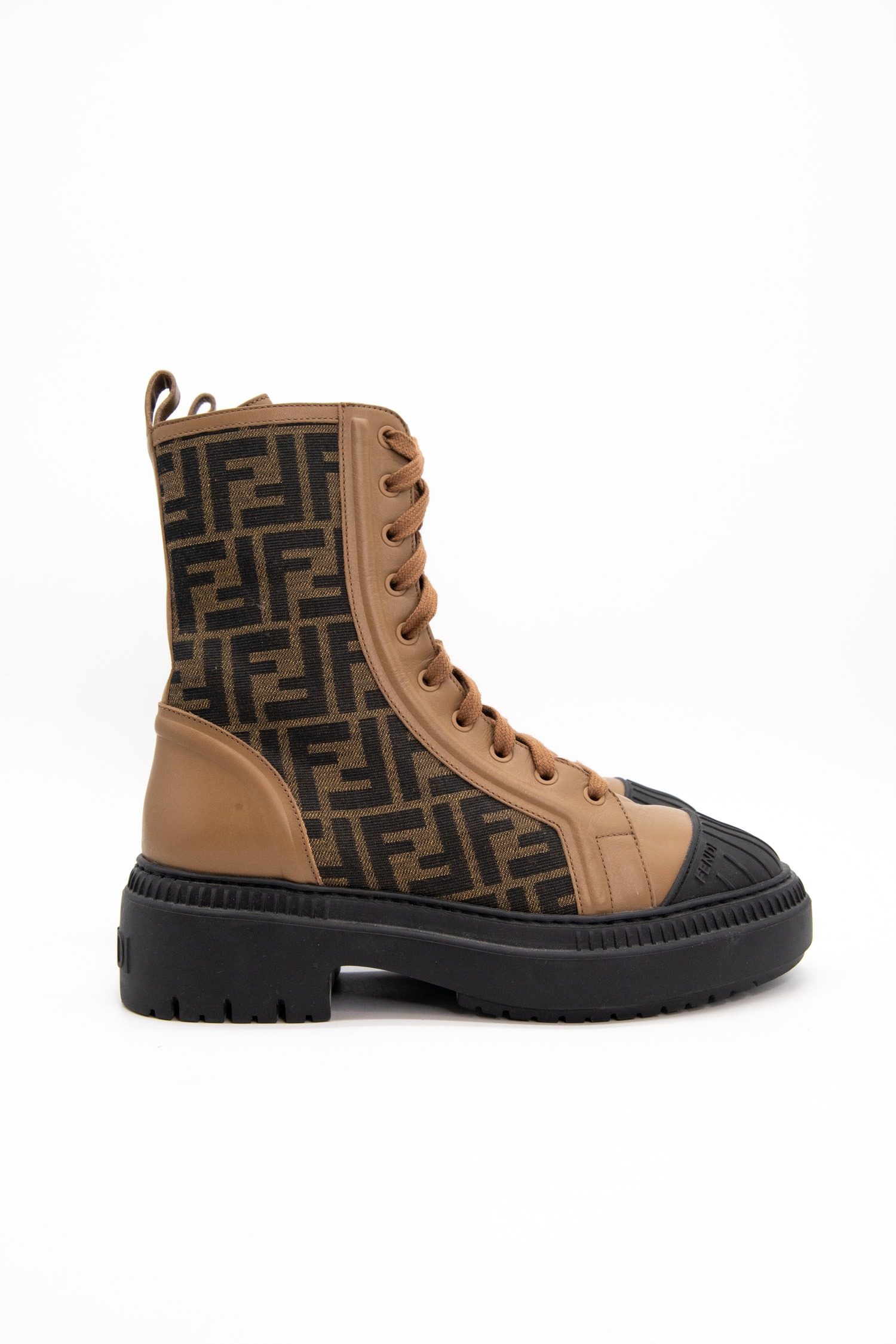 Thumbnail of http://Fendi%20Domino%20Martin%20Stiefeletten%20in%20Braun%20und%20Anthrazit
