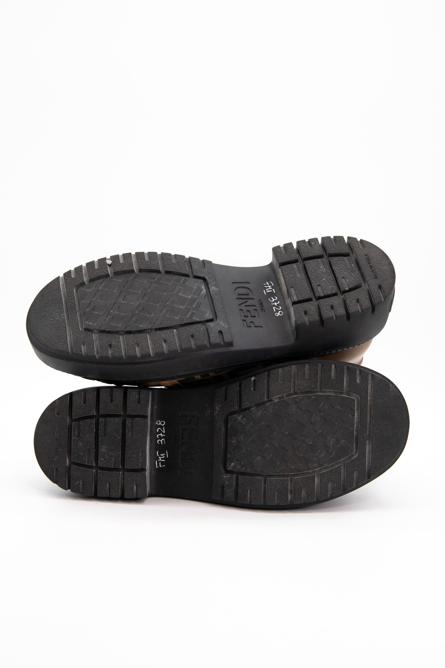 Thumbnail of http://Fendi%20Domino%20Martin%20Stiefeletten%20in%20Braun%20und%20Anthrazit