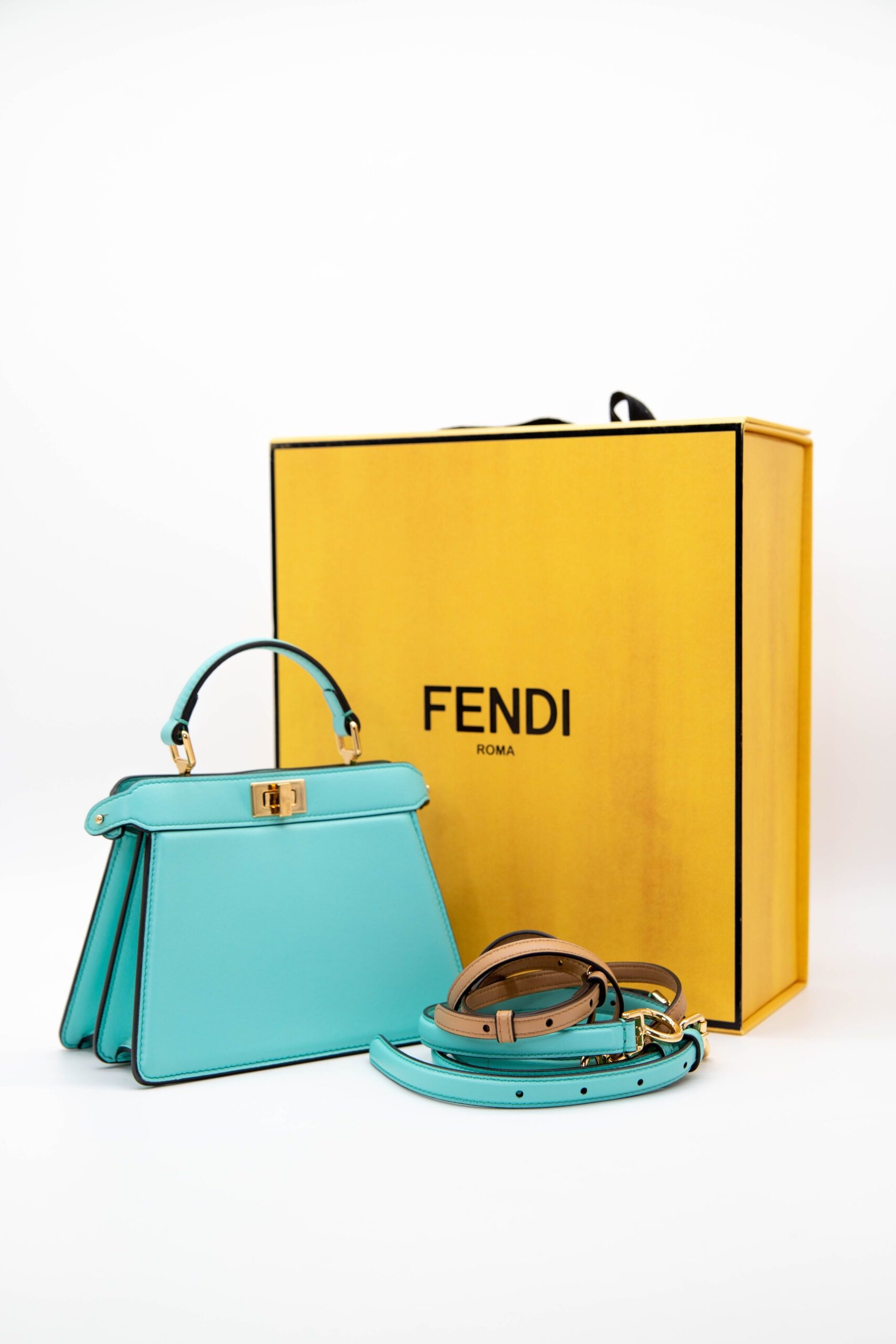 Thumbnail of http://Fendi%20Peekaboo%20I%20See%20U%20Petite%20Handtasche%20in%20Türkis