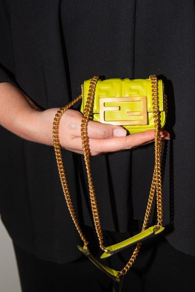 Fendi "Nano Baguette" Mini-Umhängetasche in Grün