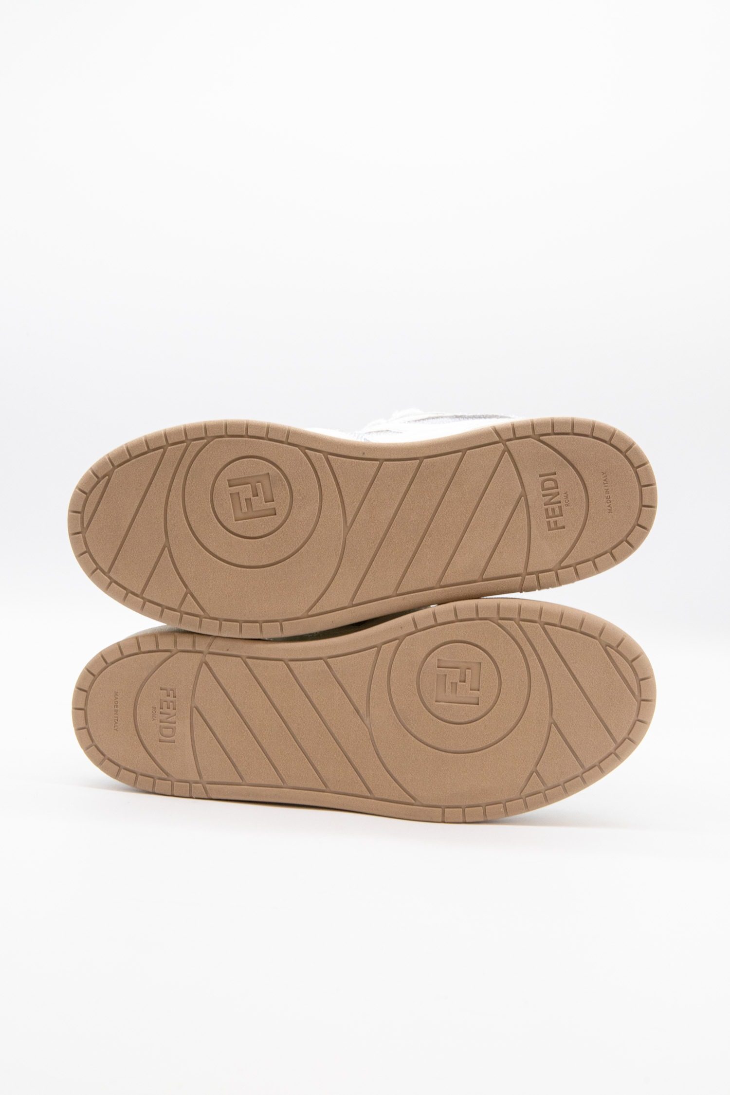 Thumbnail of http://Fendi%20Match%20High-Top%20Sneaker%20in%20Weiß%20mit%20Strasssteinen