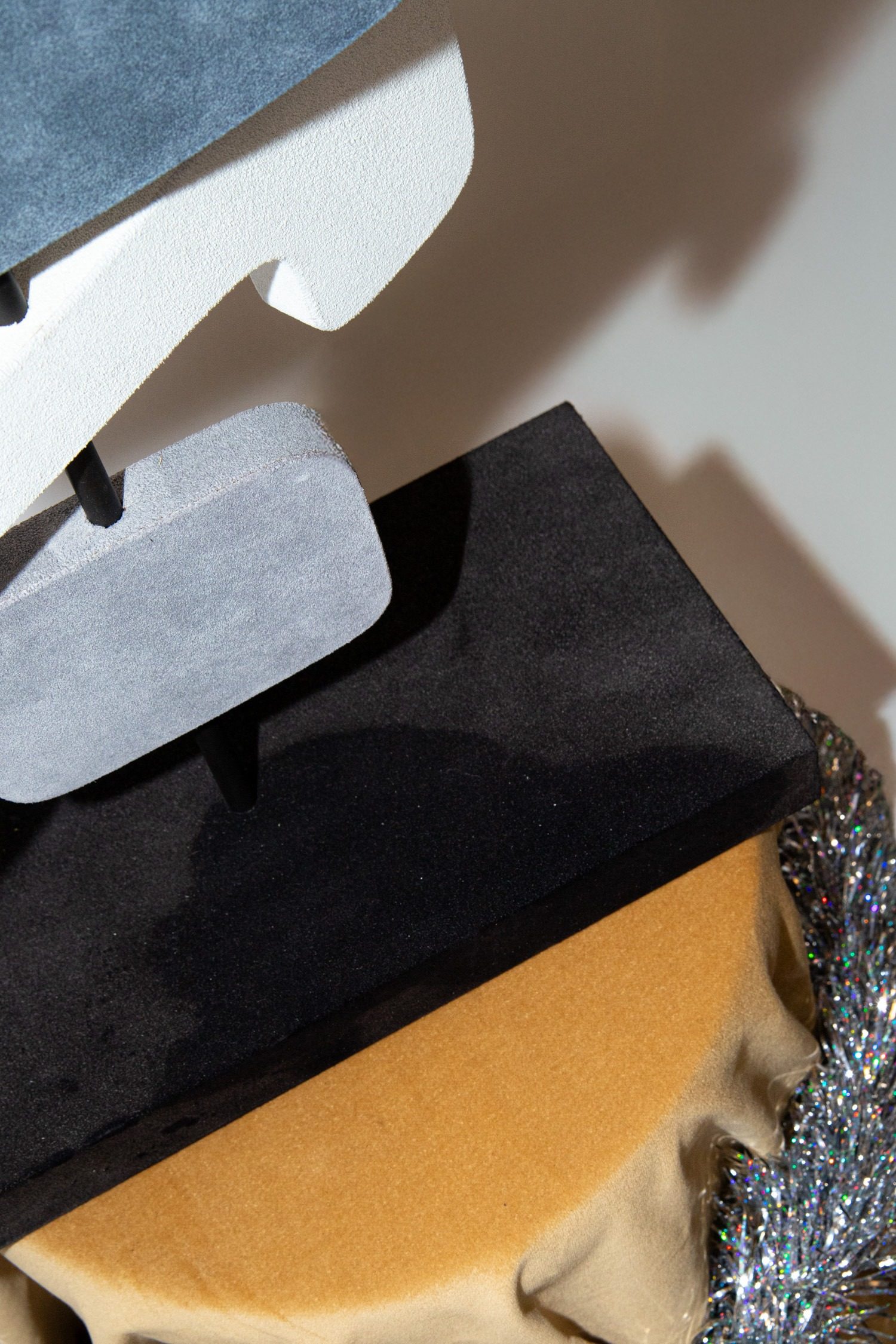 Thumbnail of http://GioBagnara%20Skulptur%20Tabou3%20aus%20Wildleder