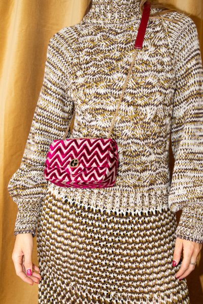 Giorgio Armani Umhängetasche mit Zickzack-Muster in Burgundy