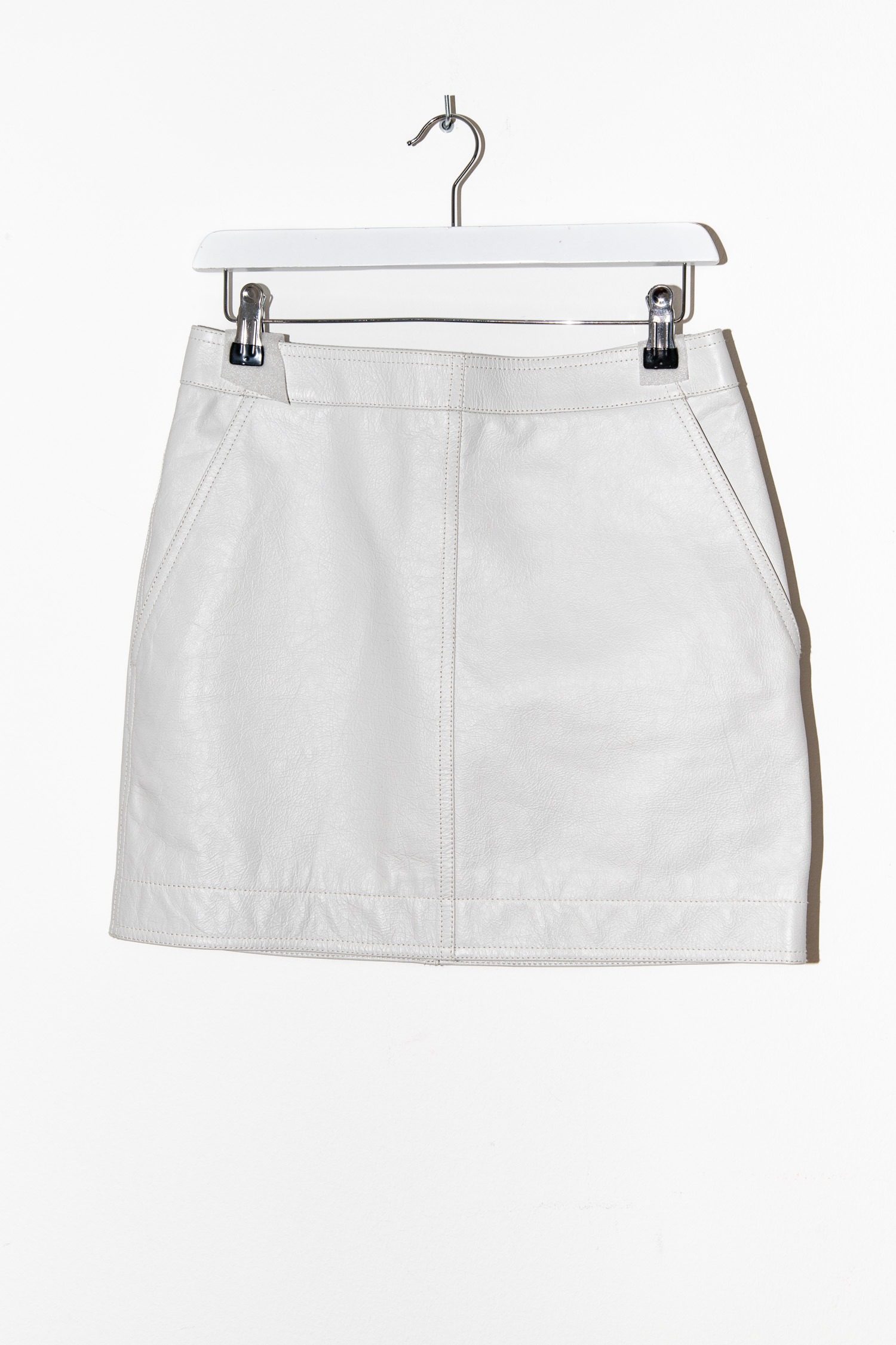 Thumbnail of http://Givenchy%20Minirock%20aus%20Leder%20in%20Weiß