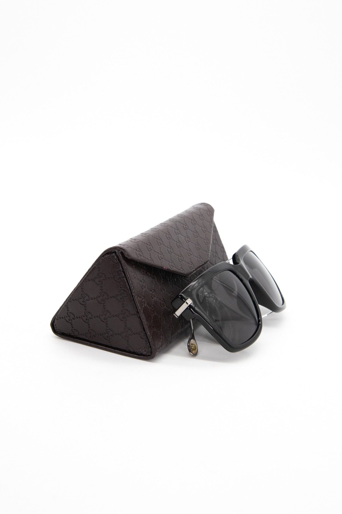 Thumbnail of http://Gucci%20Sonnenbrille%20mit%20Metalldetails%20in%20Schwarz%20und%20Silber