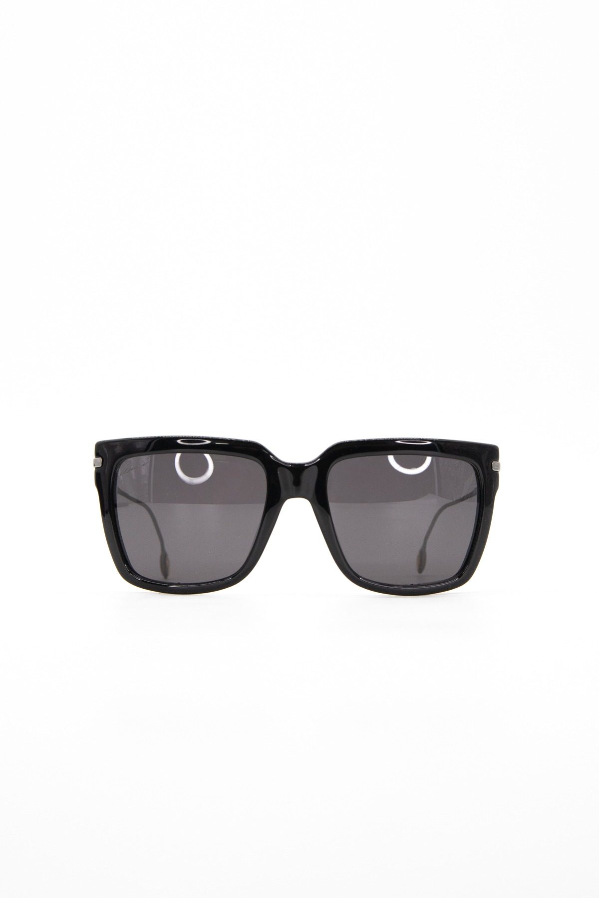 Thumbnail of http://Gucci%20Sonnenbrille%20mit%20Metalldetails%20in%20Schwarz%20und%20Silber