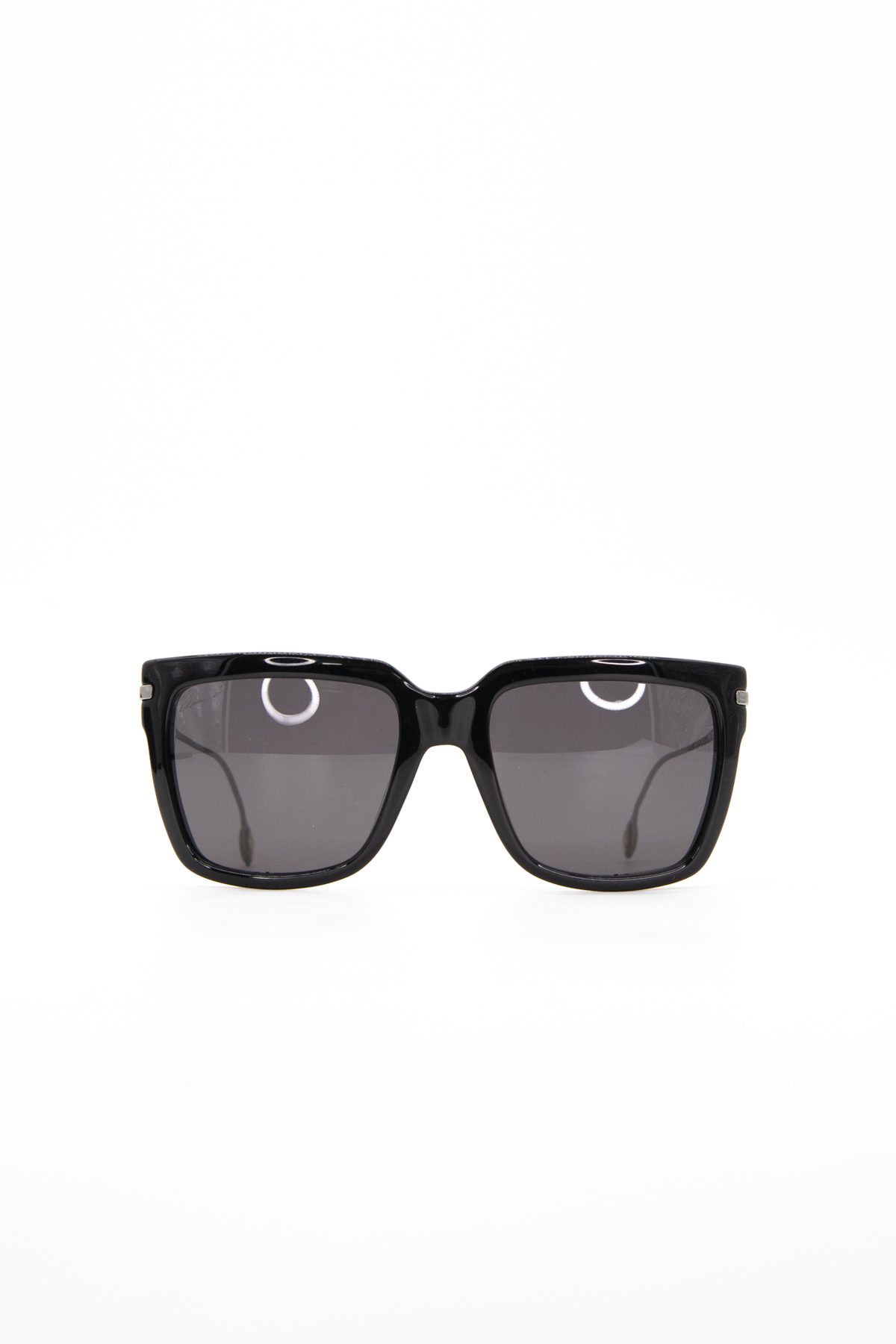 Gucci Sonnenbrille mit Metalldetails in Schwarz und Silber