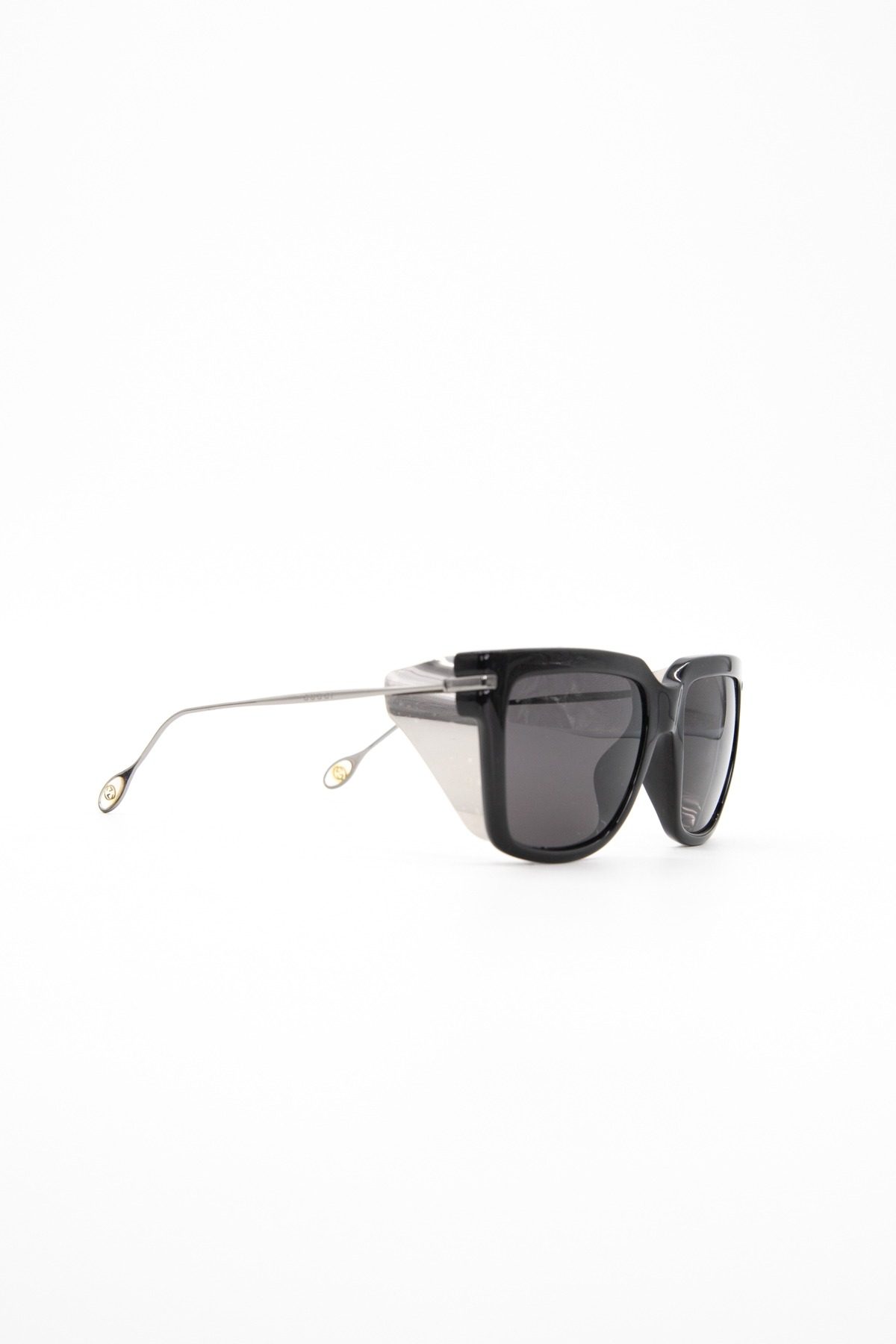 Thumbnail of http://Gucci%20Sonnenbrille%20mit%20Metalldetails%20in%20Schwarz%20und%20Silber