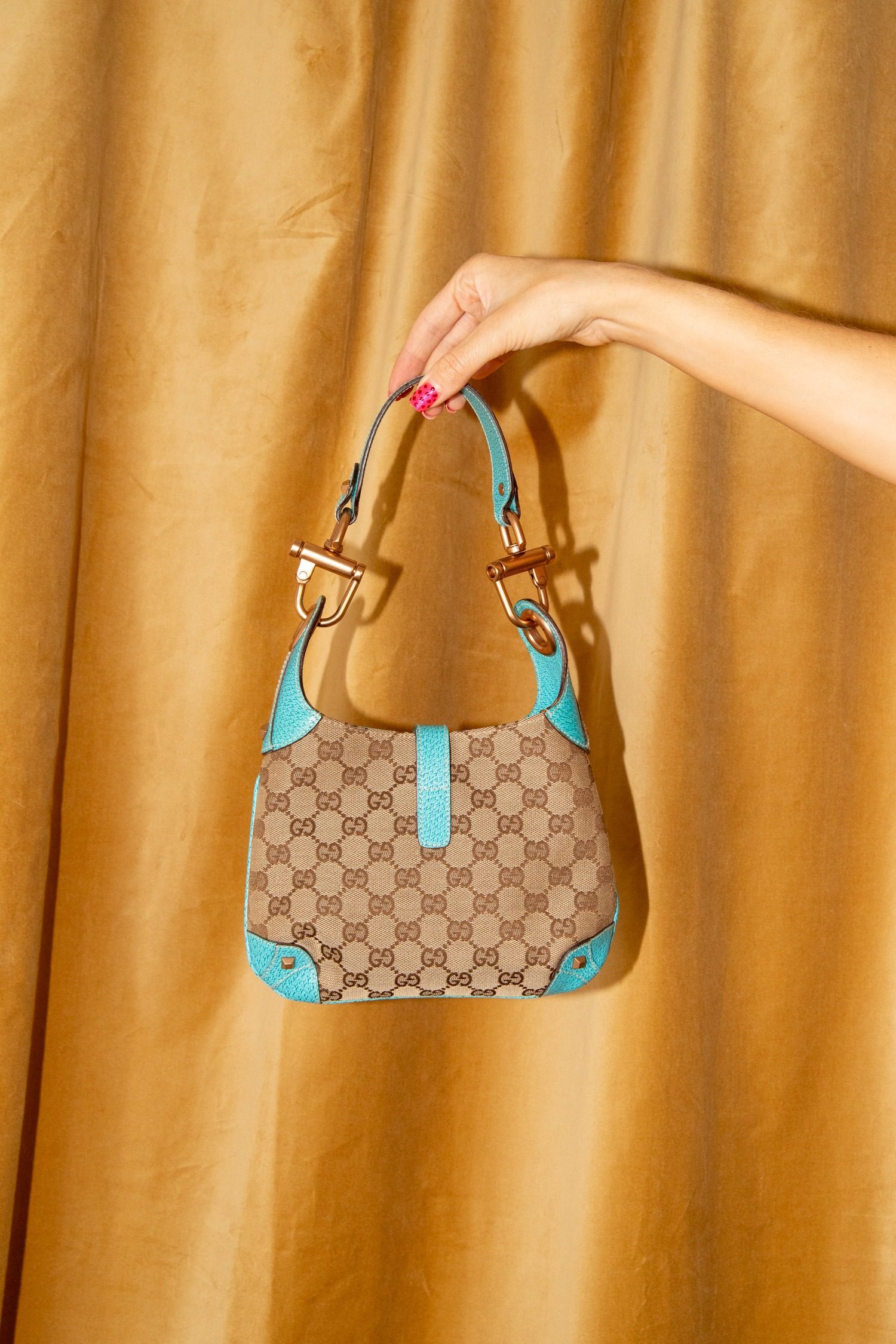 Thumbnail of http://Gucci%20Jackie%20Schultertasche%20mit%20Monogramm%20in%20Beige%20und%20Türkis