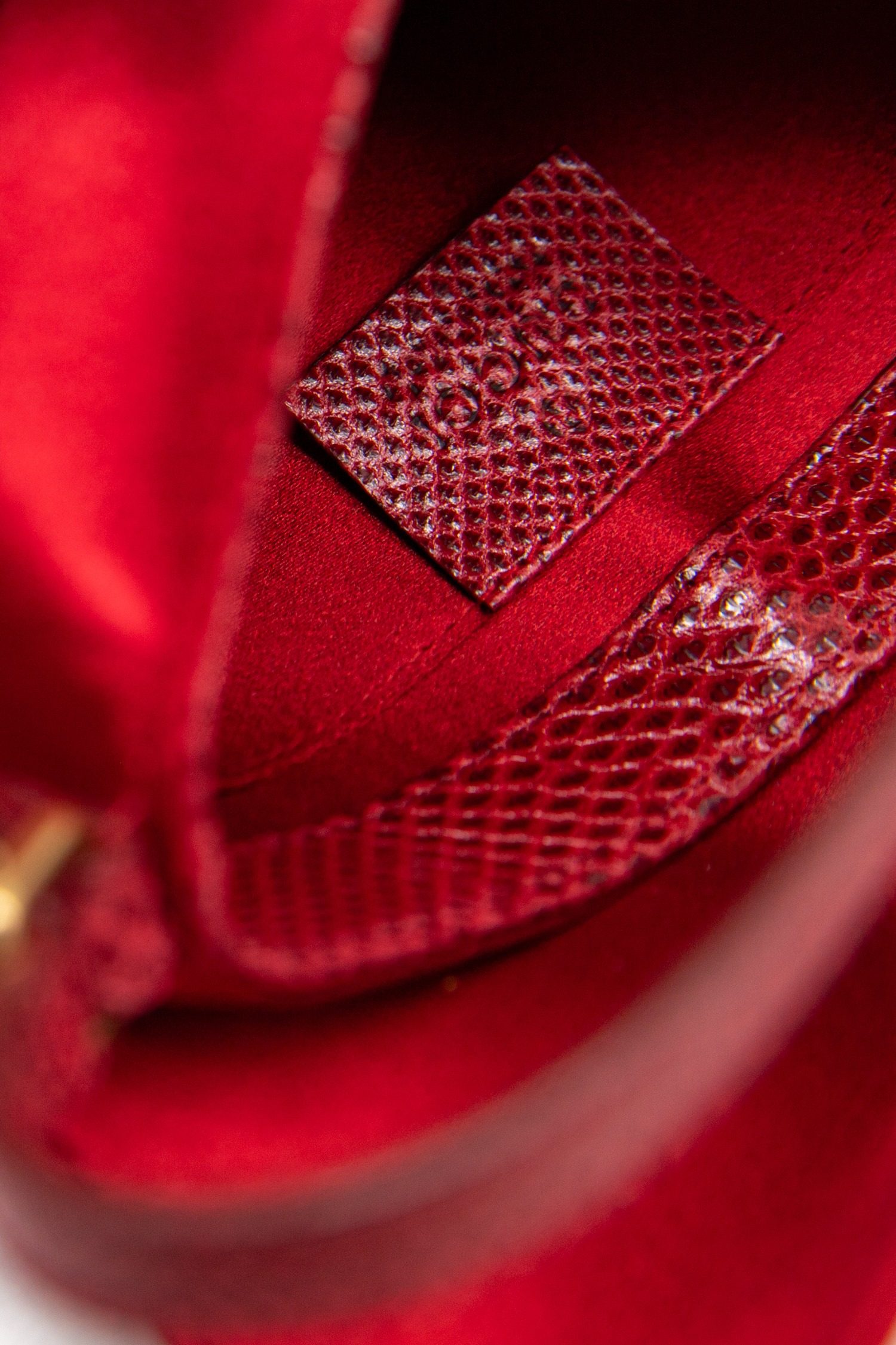 Thumbnail of http://Gucci%20Vintage%20Handtasche%20aus%20Satin%20in%20Rot%20und%20Gold