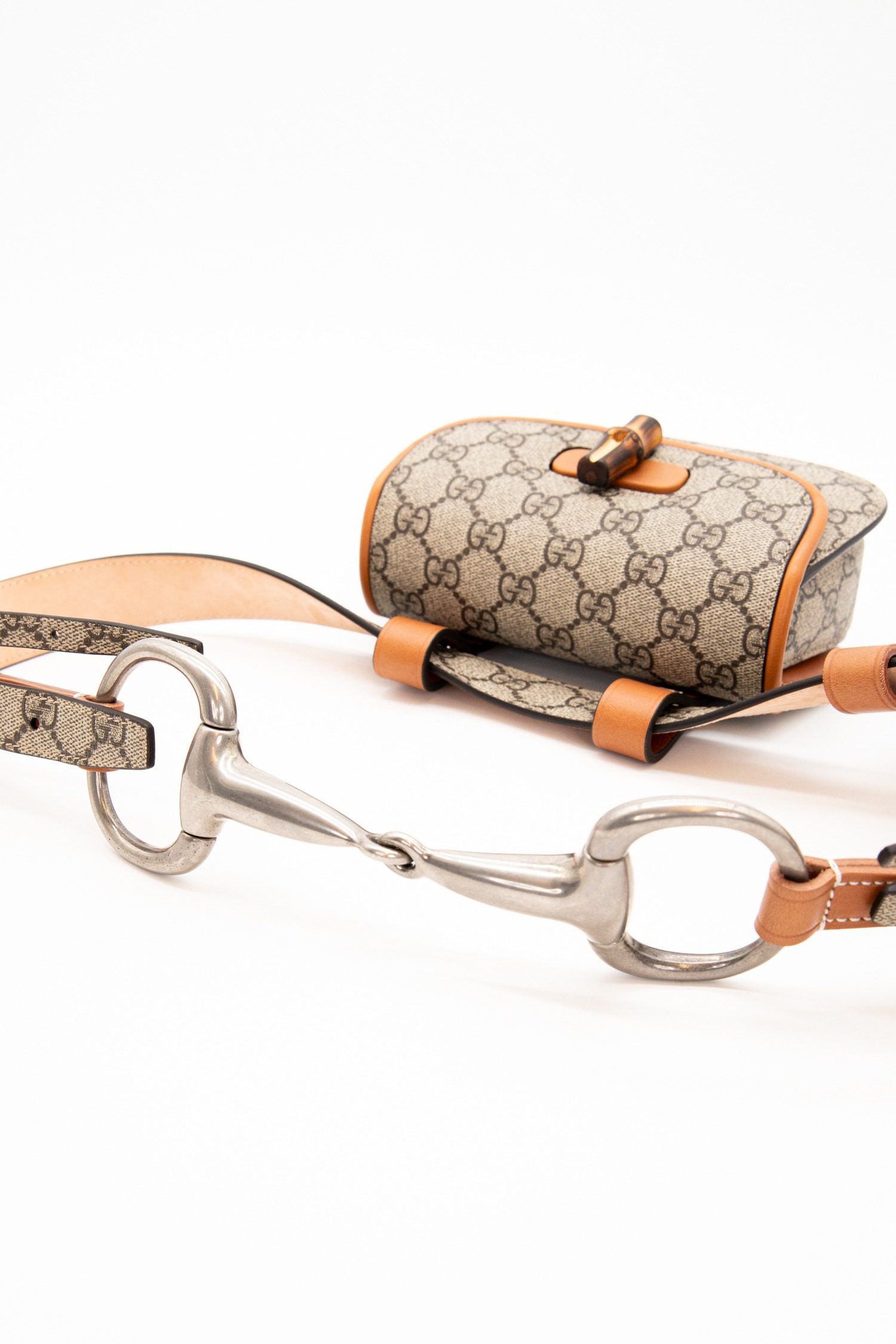 Thumbnail of http://Gucci%20„Bamboo%201947“%20Mini%20Gürteltasche%20in%20Beige,%20Hellbraun%20und%20Silber