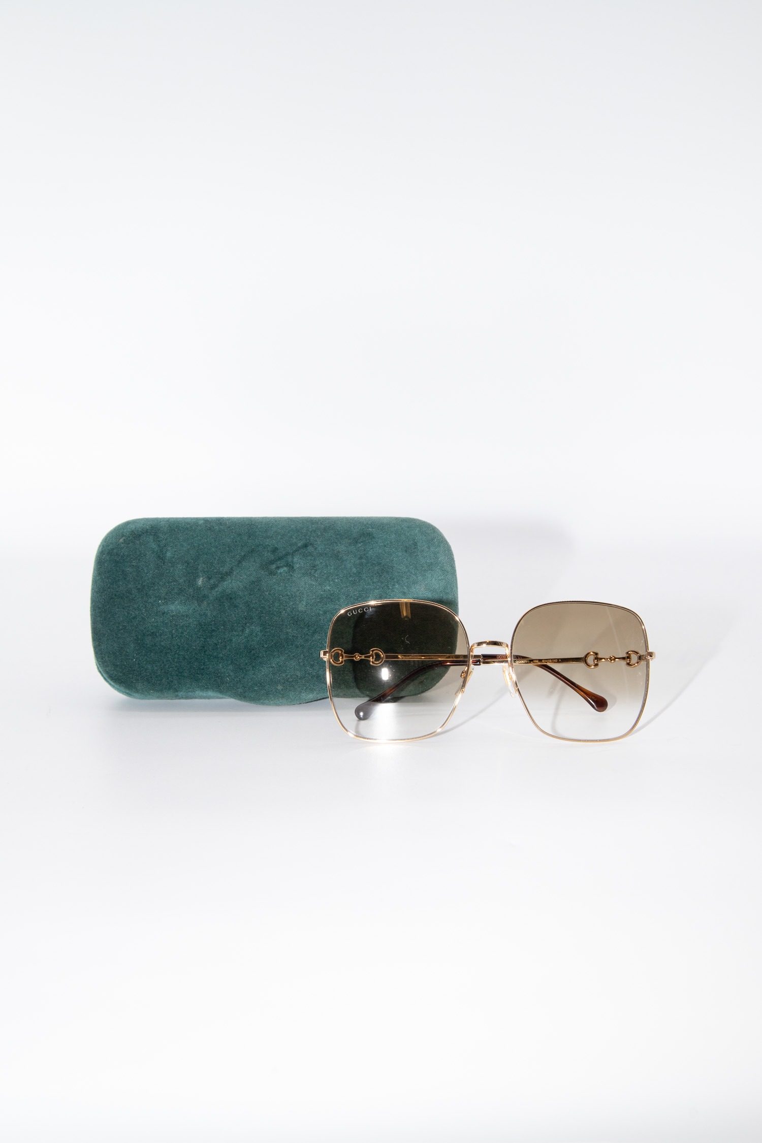Thumbnail of http://Gucci%20Sonnenbrille%20mit%20eckigem%20Rahmen%20in%20Gold