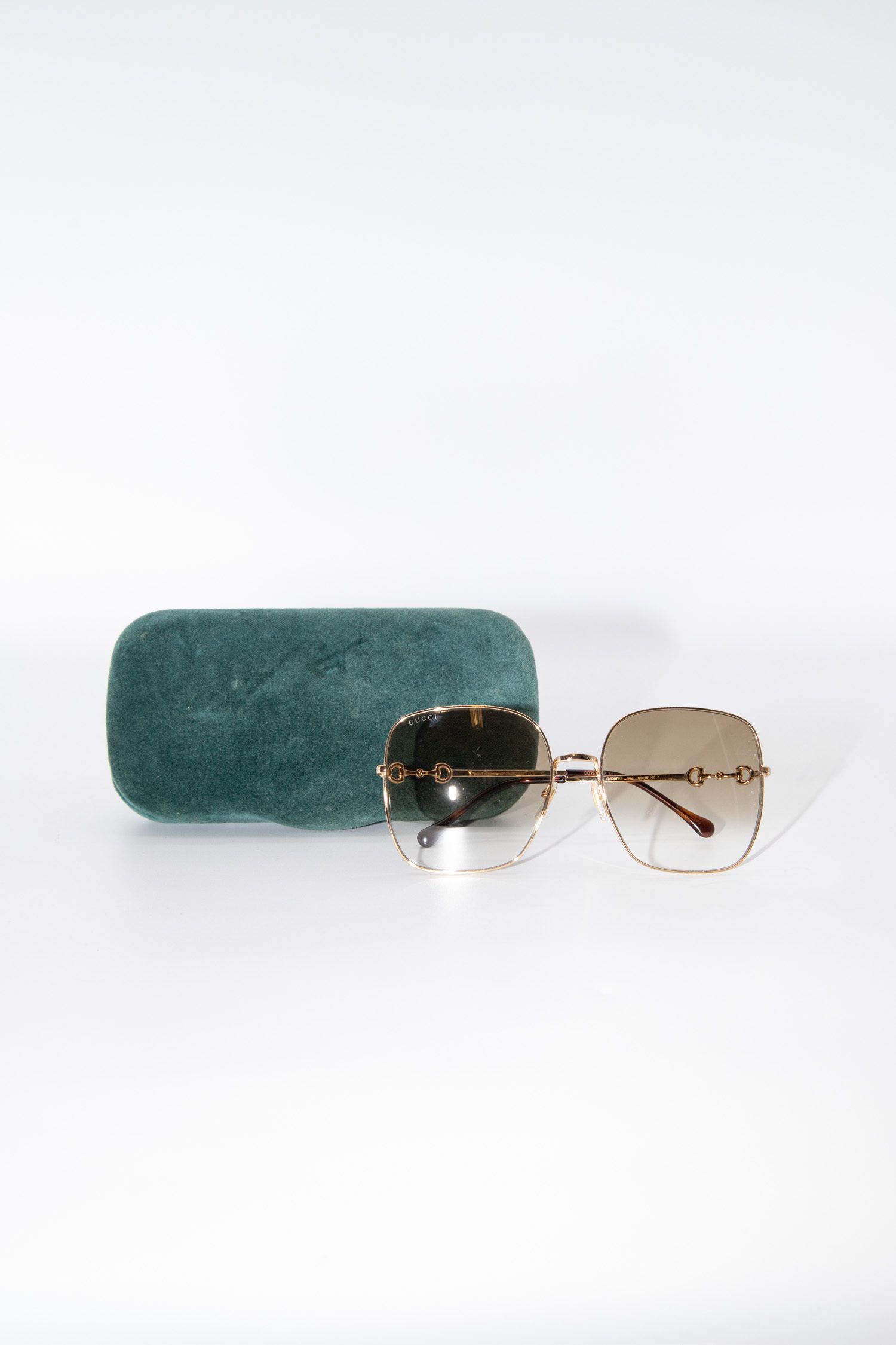 Gucci Sonnenbrille mit eckigem Rahmen in Gold