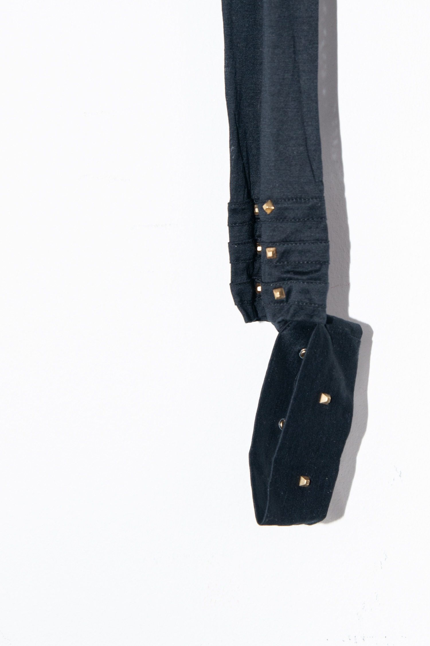 Thumbnail of http://Gucci%20Langarmshirt%20mit%20Nieten%20in%20Schwarz%20und%20Gold
