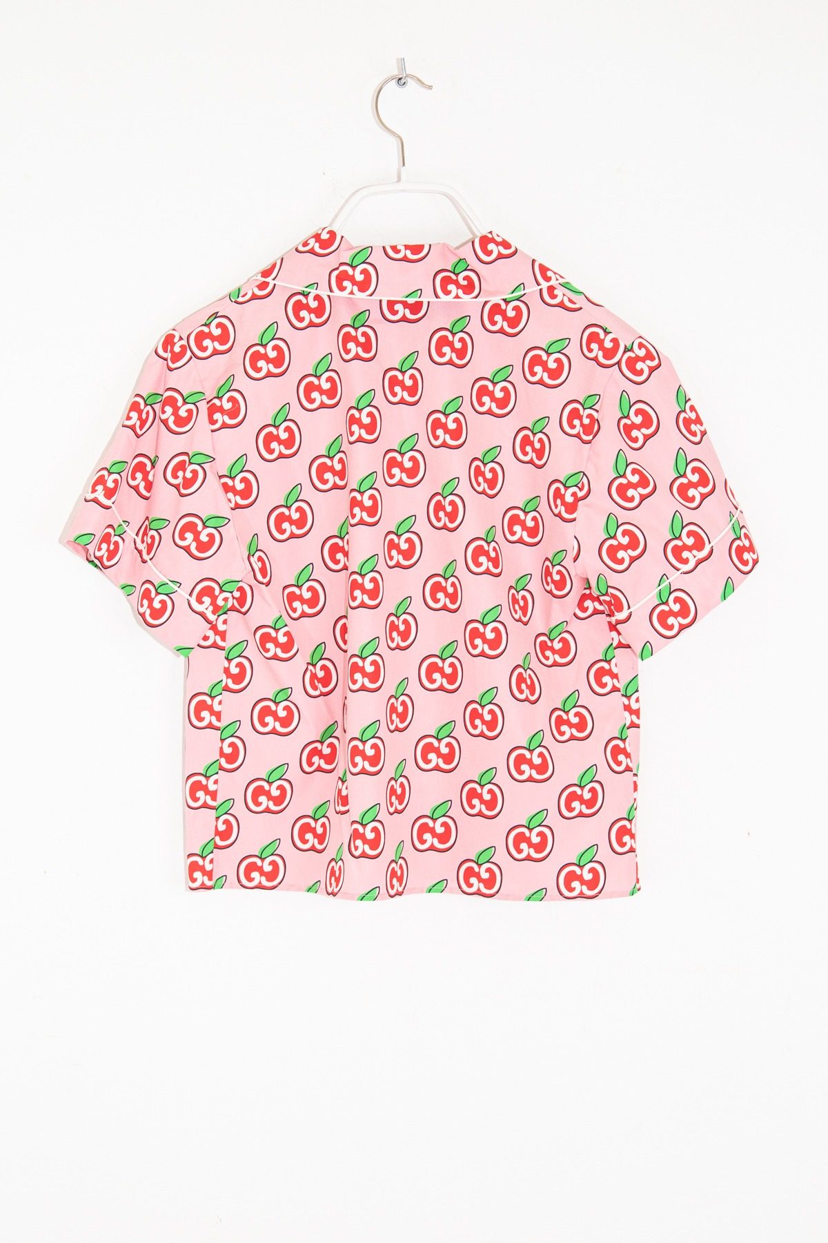 Thumbnail of http://Gucci%20Hemd%20mit%20GG%20Apfel%20Print%20in%20Rosa%20und%20Rot
