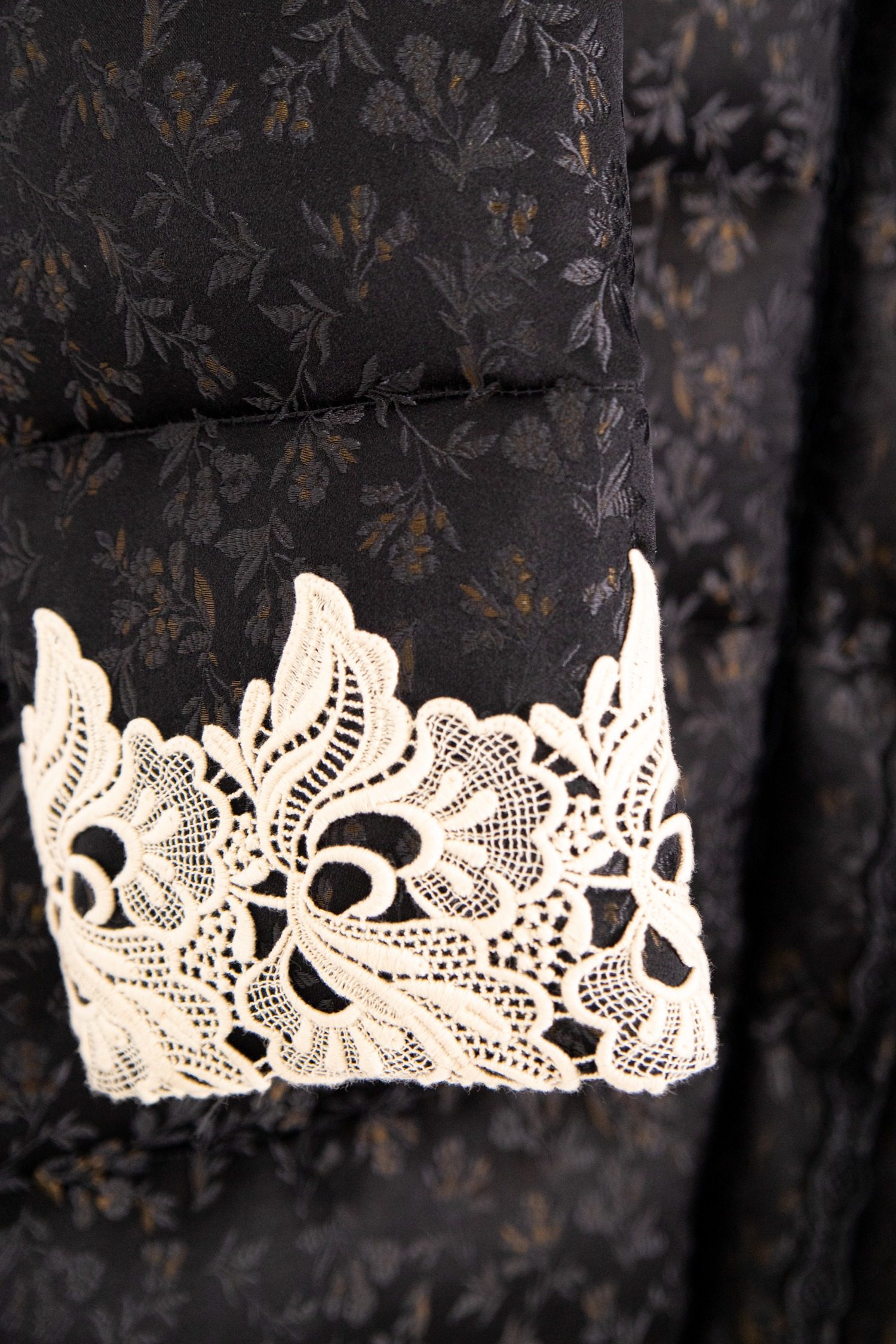 Thumbnail of http://Gucci%20NY%20Yankees%20Puffermantel%20in%20Schwarz