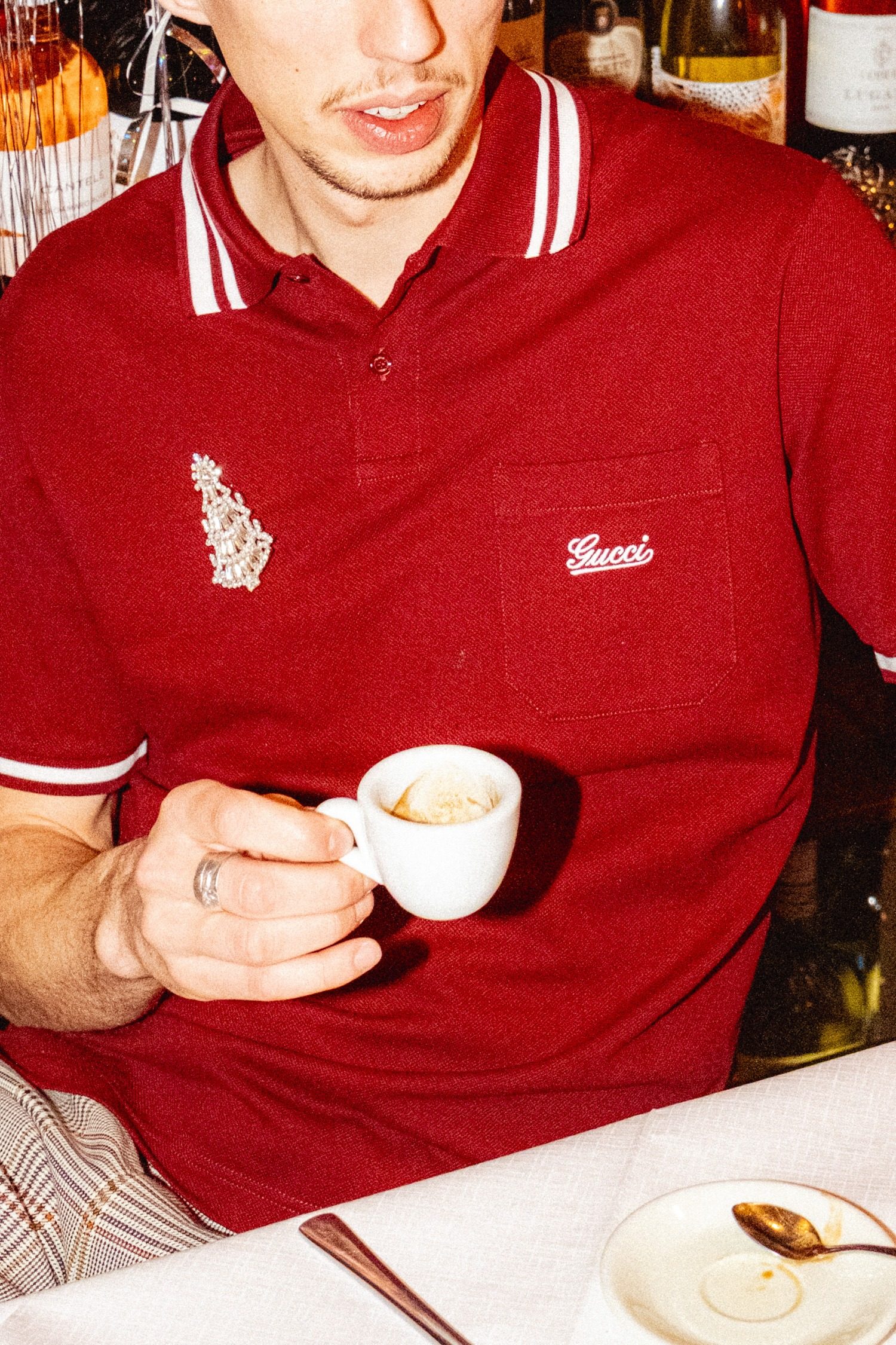 Thumbnail of http://Gucci%20Poloshirt%20mit%20weißem%20Logo%20und%20Streifen%20in%20Bordeaux