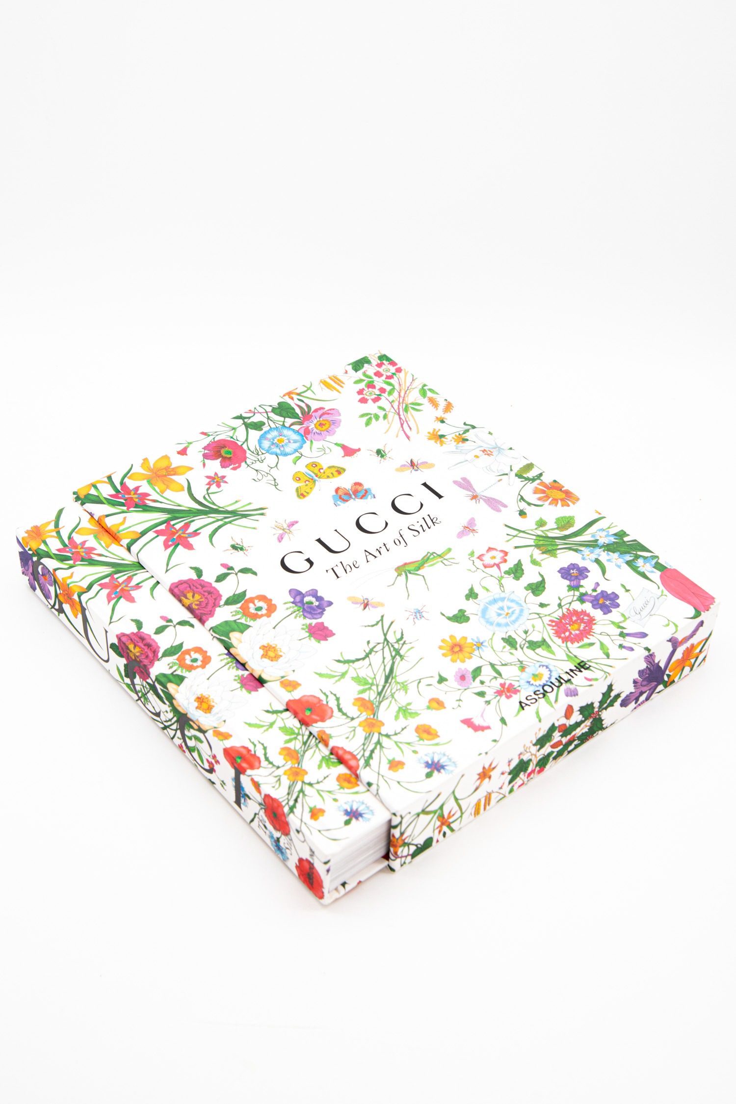 Thumbnail of http://Assouline%20Gucci%20-%20The%20Art%20of%20Silk%20Bildband