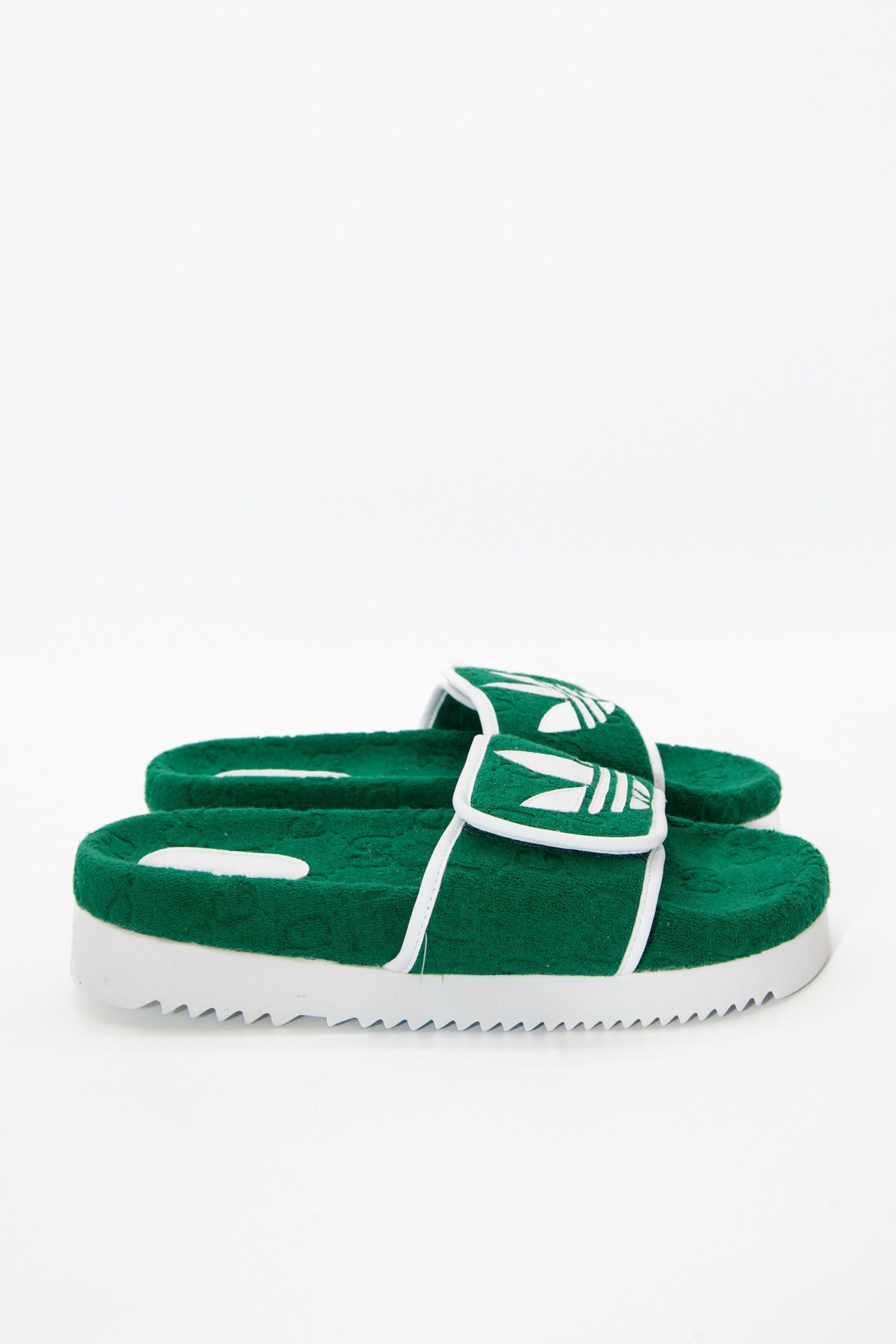 Thumbnail of http://Adidas%20GG%20Plateau%20Slipper%20in%20Grün%20und%20Weiß
