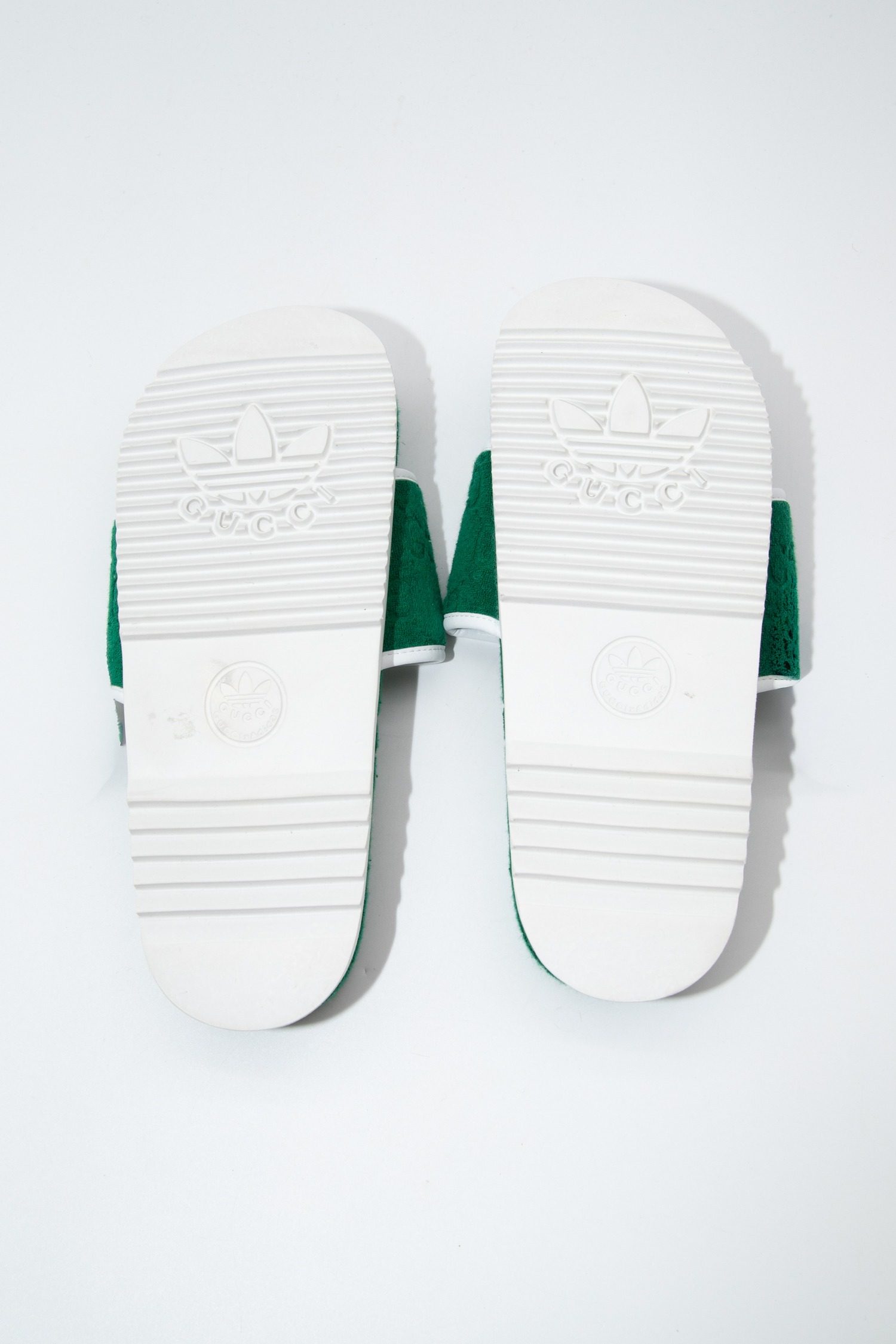 Thumbnail of http://Adidas%20GG%20Plateau%20Slipper%20in%20Grün%20und%20Weiß
