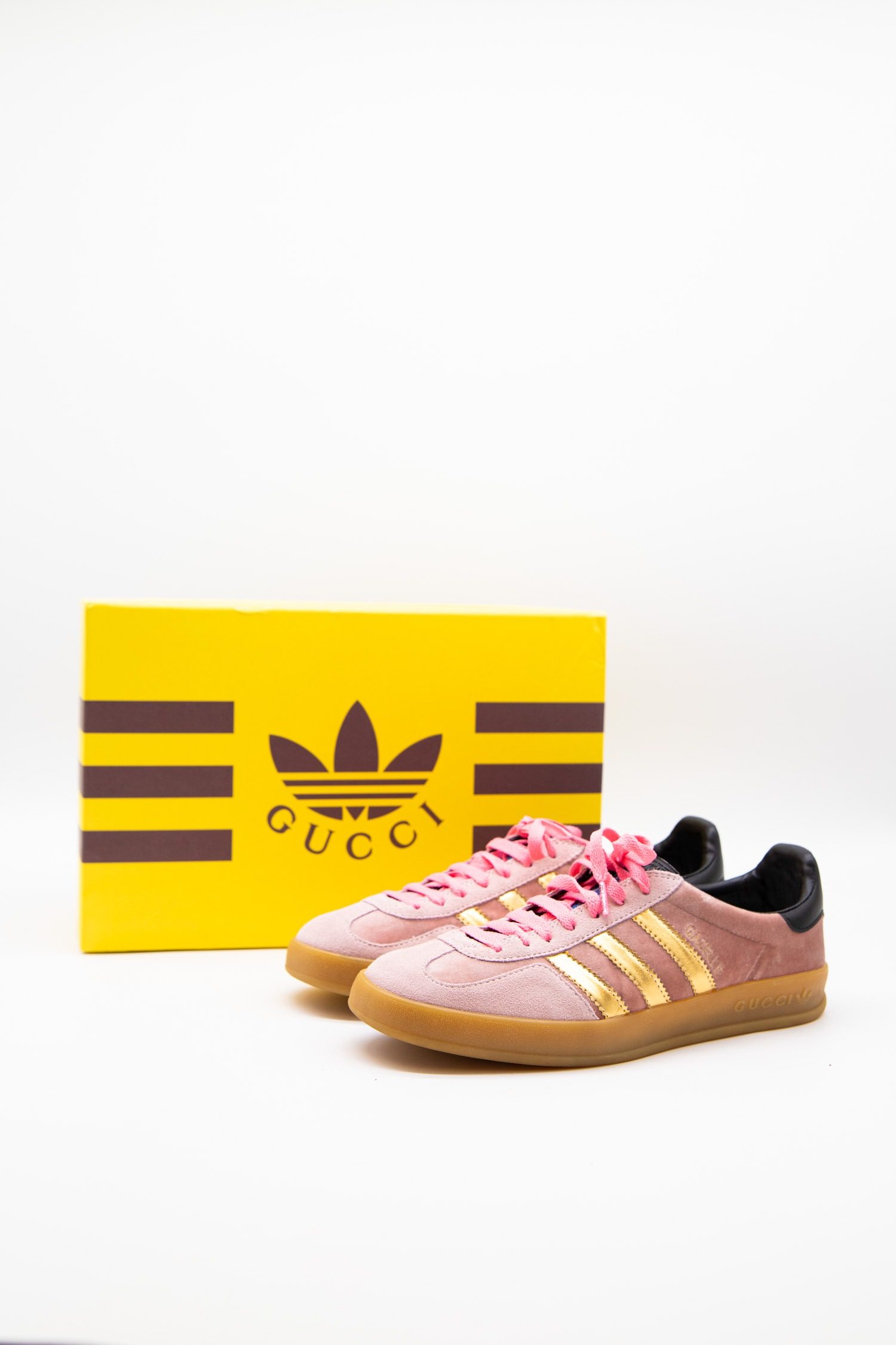 Thumbnail of http://Gucci%20x%20Adidas%20Gazelle%20Sneaker%20in%20Rosa%20und%20Gold