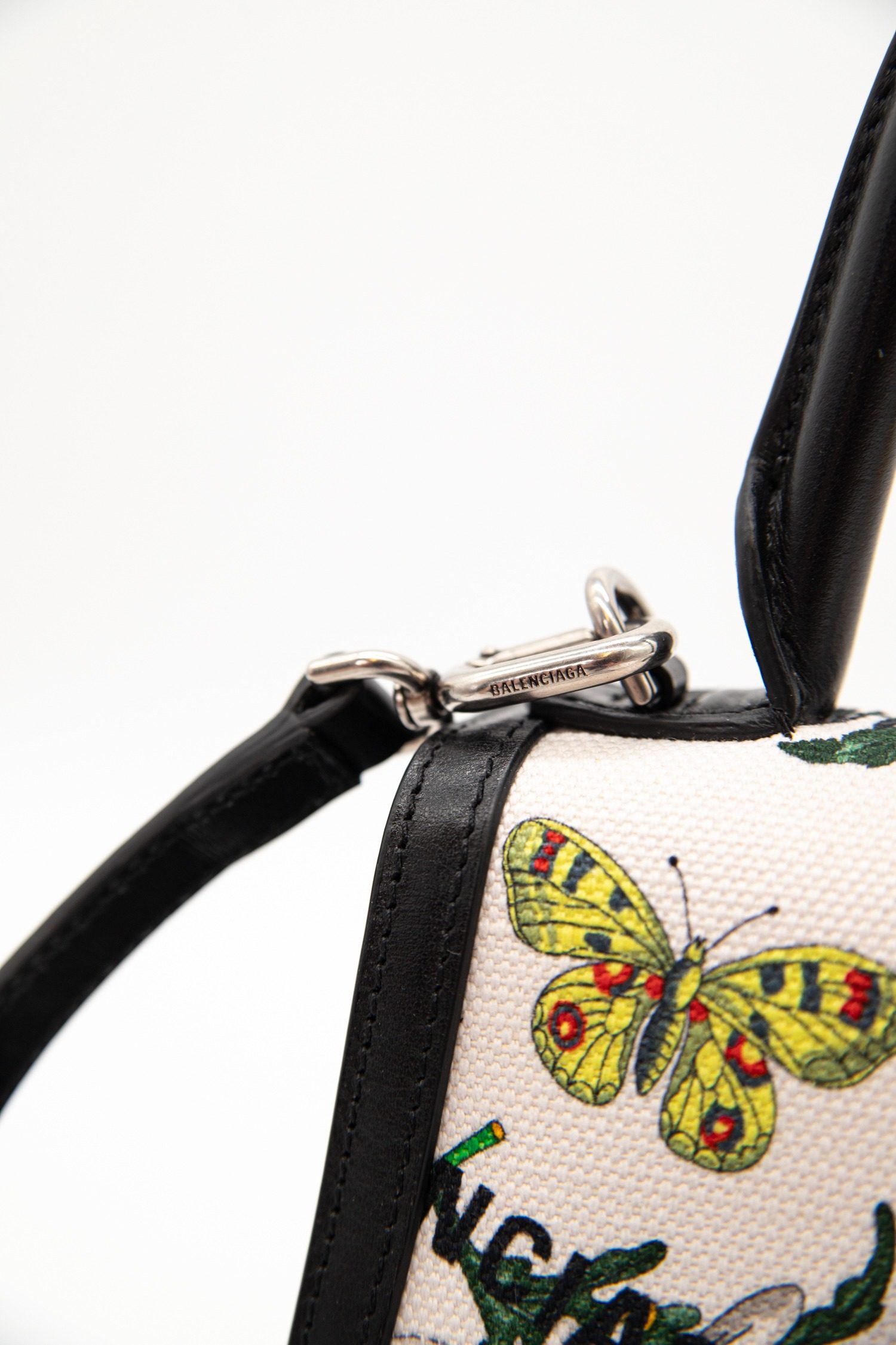 Thumbnail of http://GuccixBalenciaga%20The%20Hacker%20Project%20Flora%20Hourglass%20Tasche