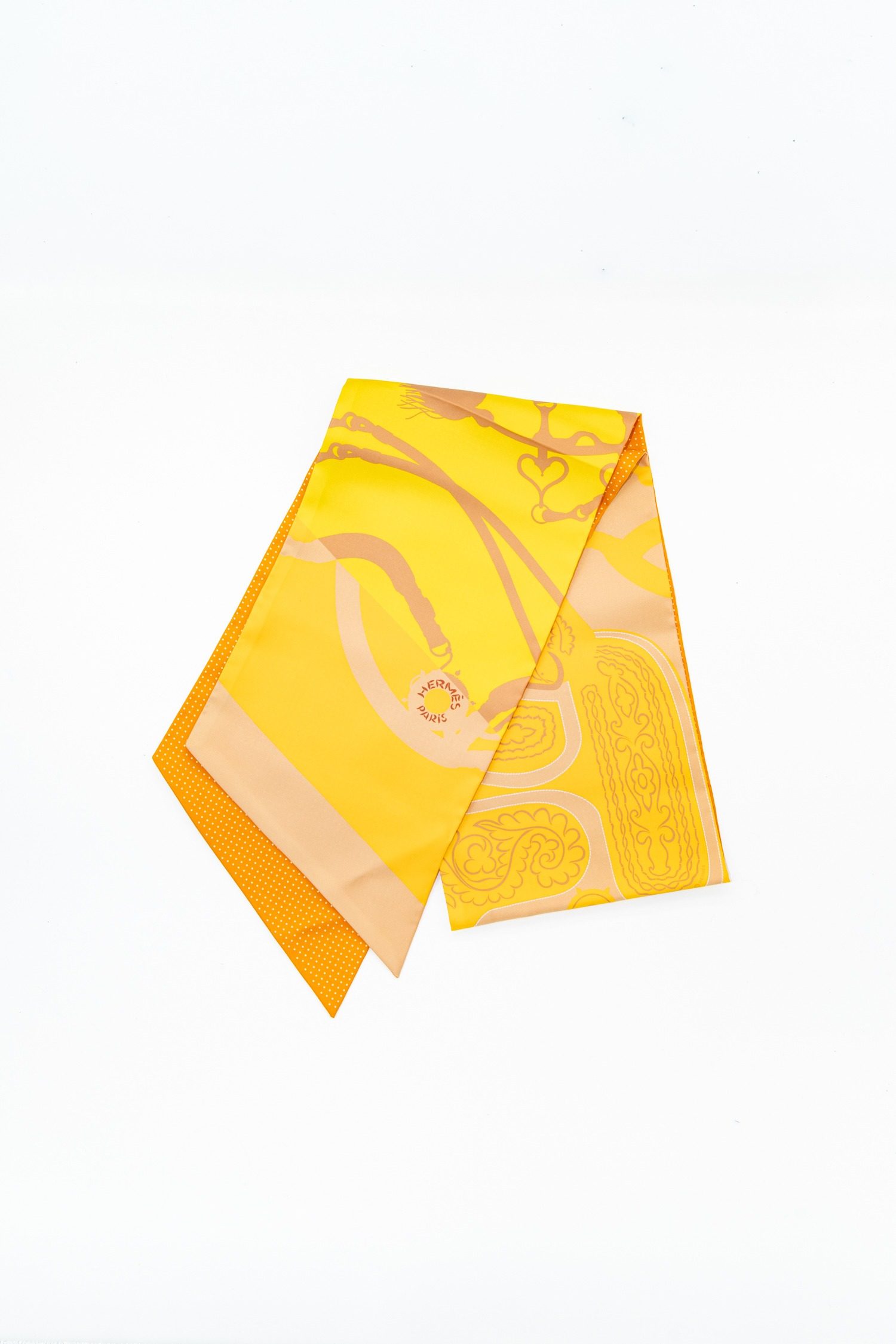 Thumbnail of http://Hermès%20Tuch%20aus%20Seide%20in%20Gelb%20und%20Orange