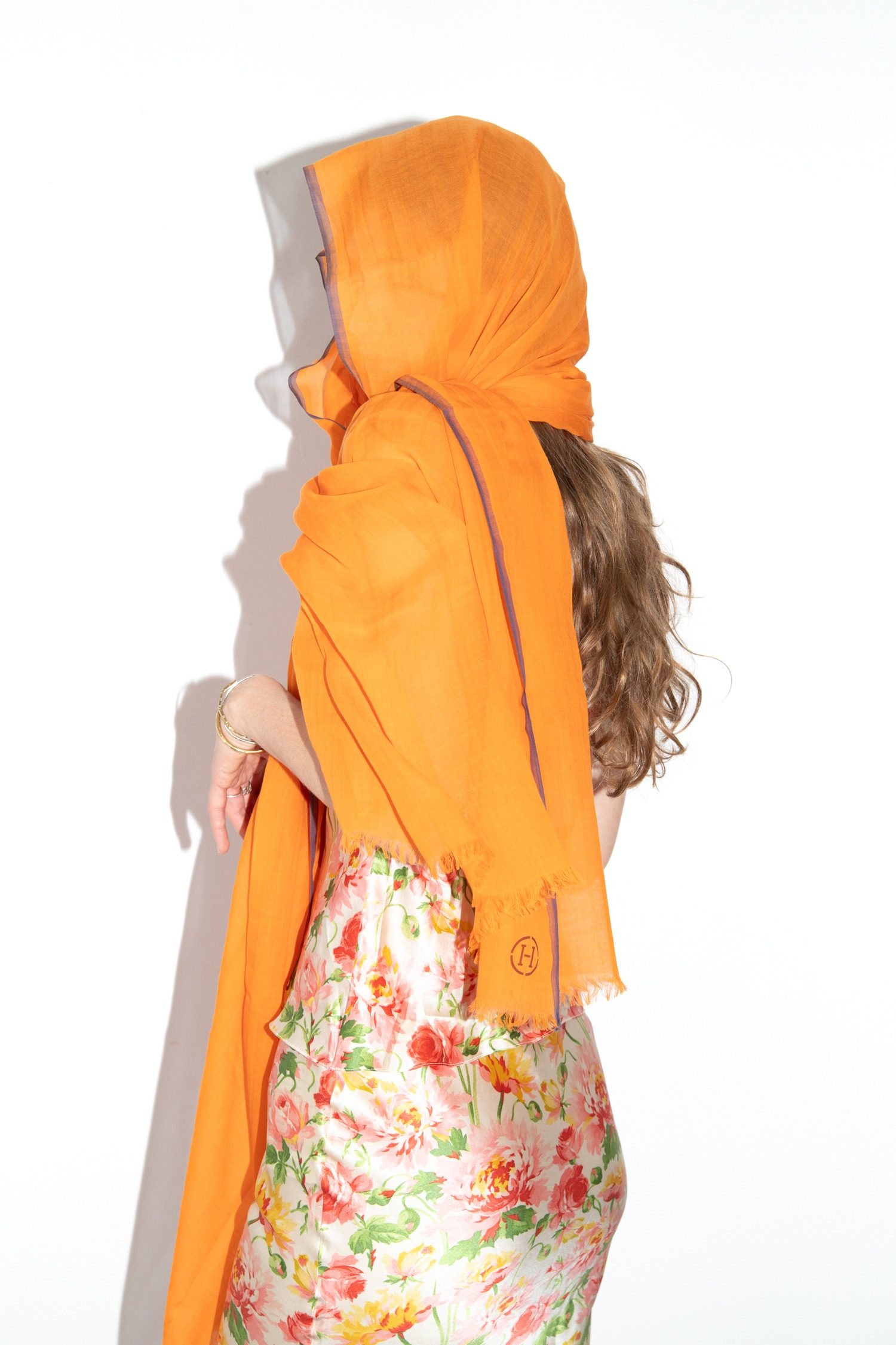 Thumbnail of http://Hermès%20Naoshima%20Tuch%20in%20Orange%20und%20Dunkelblau
