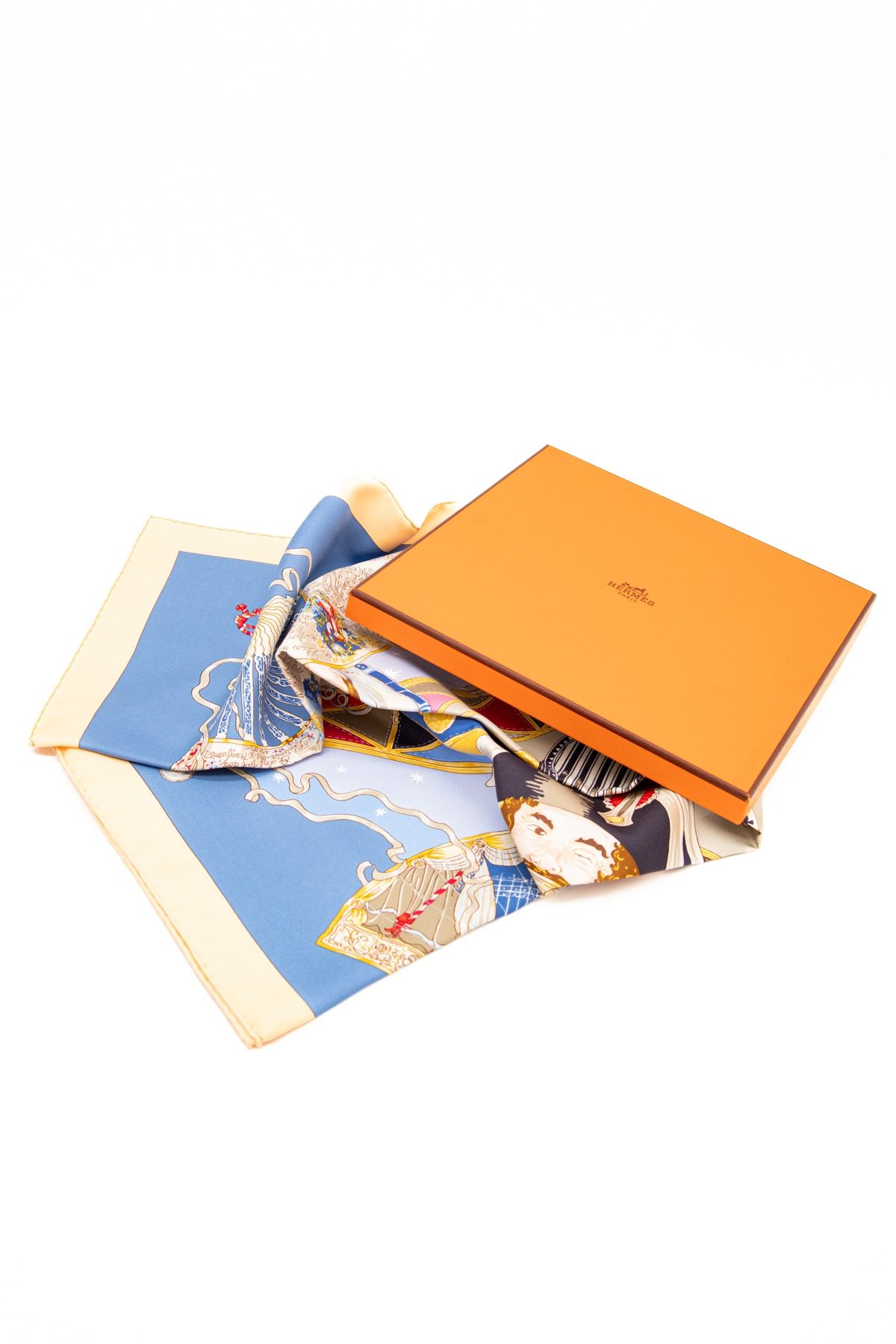 Thumbnail of http://Hermès%20„Mon%20Ami%20Pierrot“%20Seidentuch%20in%20Gelb%20und%20Bunt