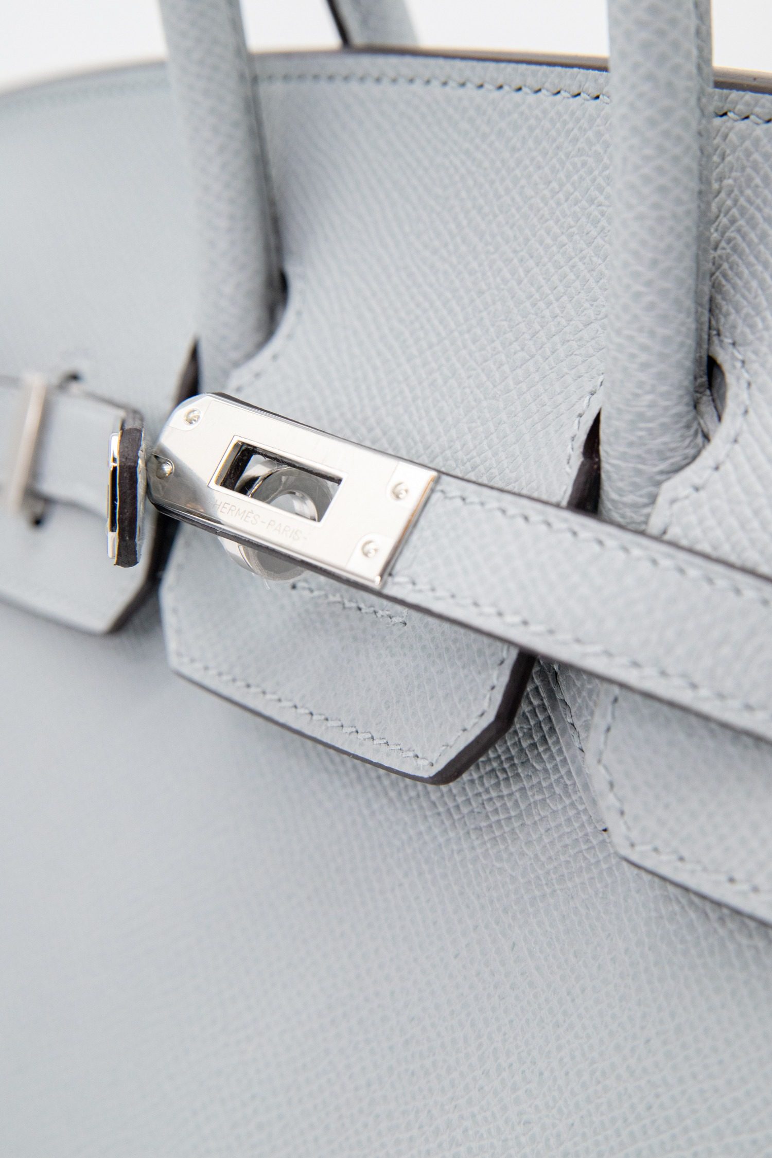 Thumbnail of http://Hermès%20Birkin%20Bag%2025%20Handtasche%20in%20Hellgrau