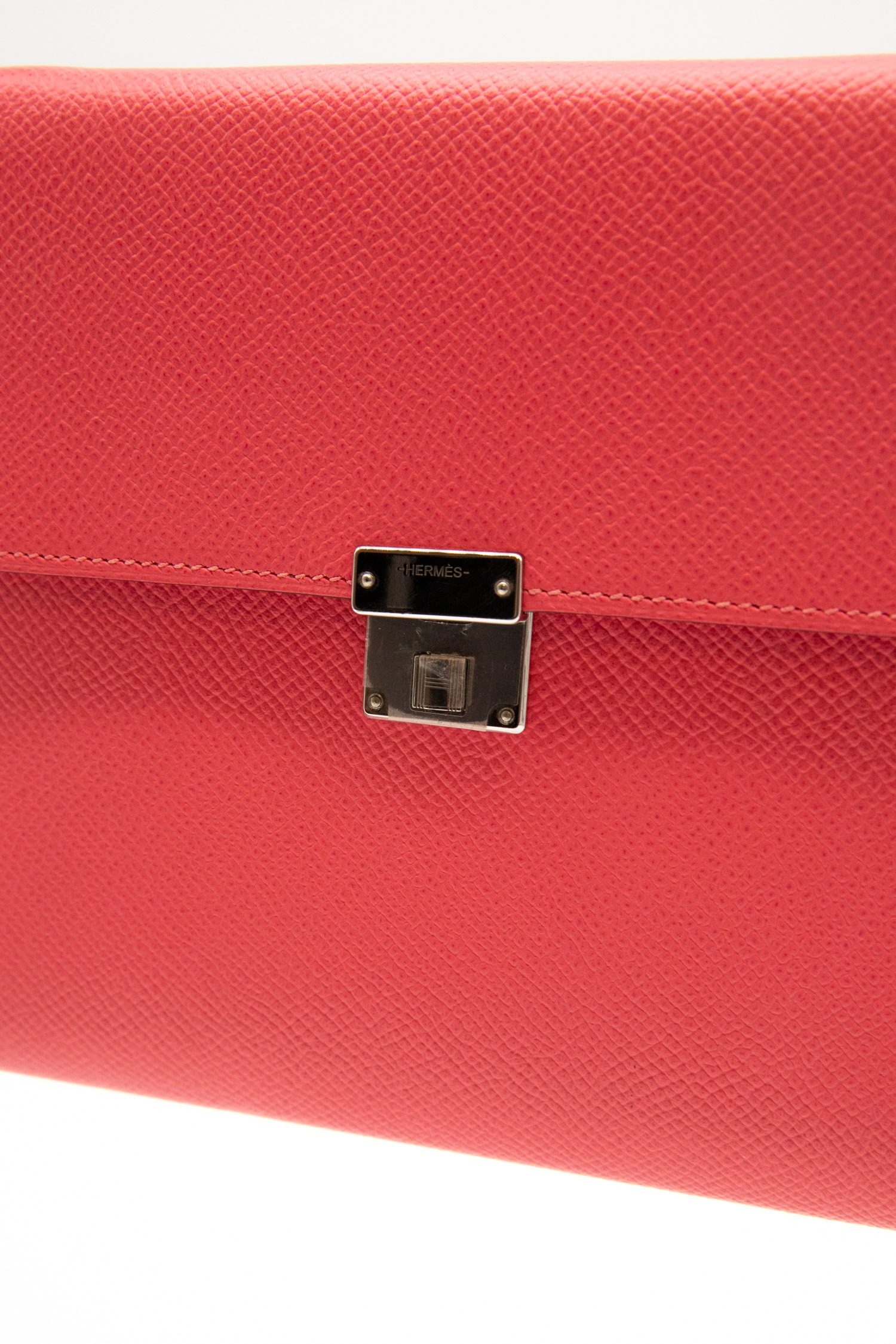 Thumbnail of http://Hermès%20Clic%2016%20Umhängetasche%20in%20Pink%20und%20Silber