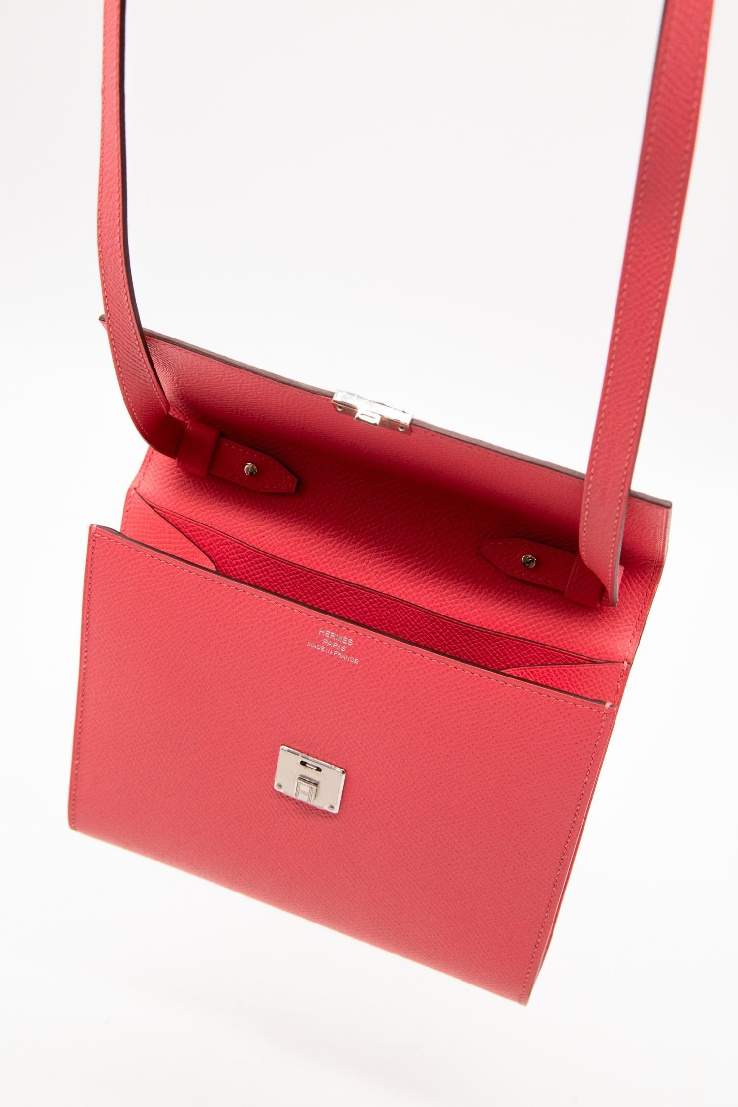 Thumbnail of http://Hermès%20Clic%2016%20Umhängetasche%20in%20Pink%20und%20Silber