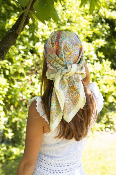 Hermès "Au Pays des Oiseaux-Fleurs" Seidentuch