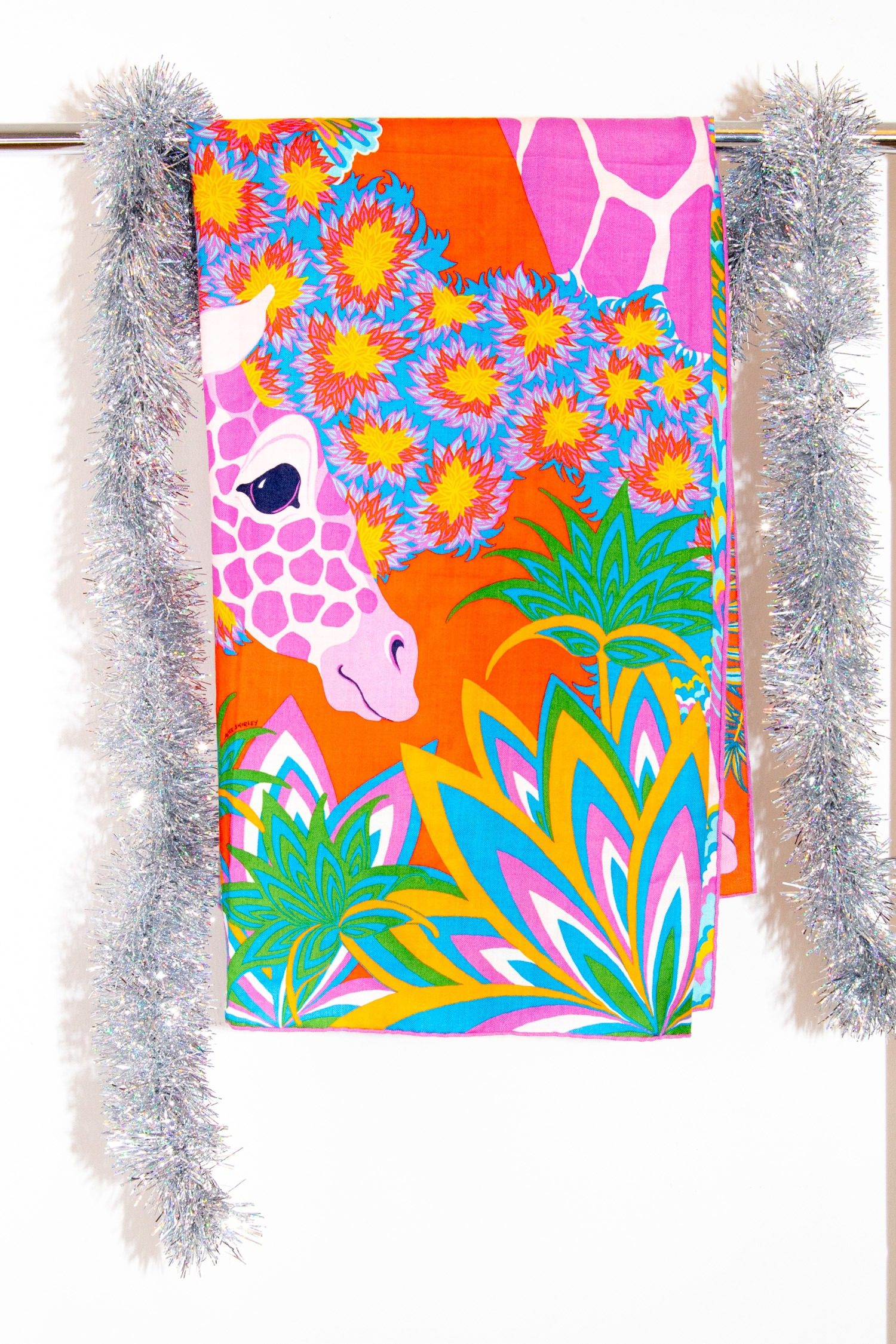 Thumbnail of http://Hermès%20The%20Three%20Graces%20Tuch%20mit%20Giraffen