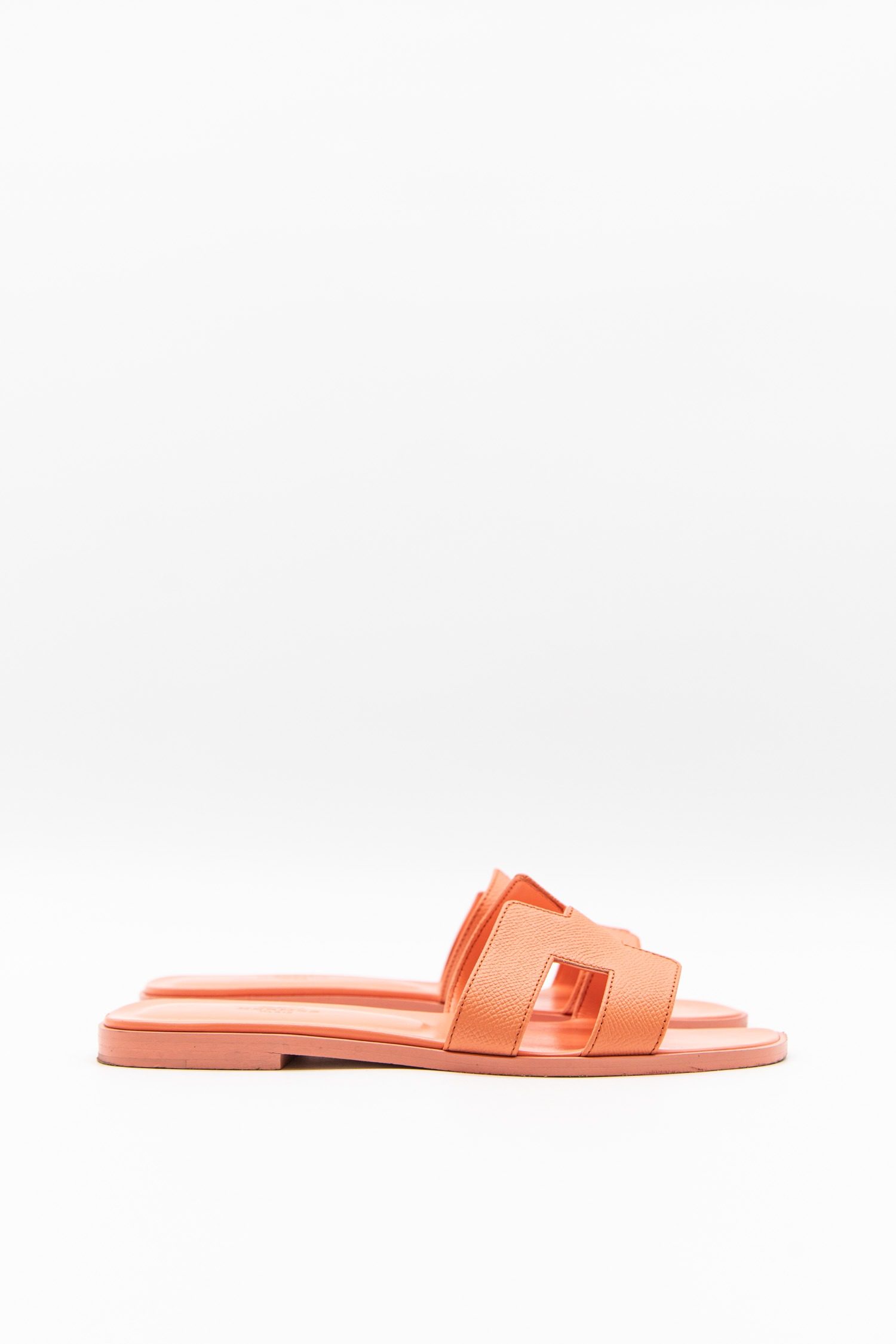 Thumbnail of http://Hermès%20Oran%20Sandalen%20in%20Hellorange