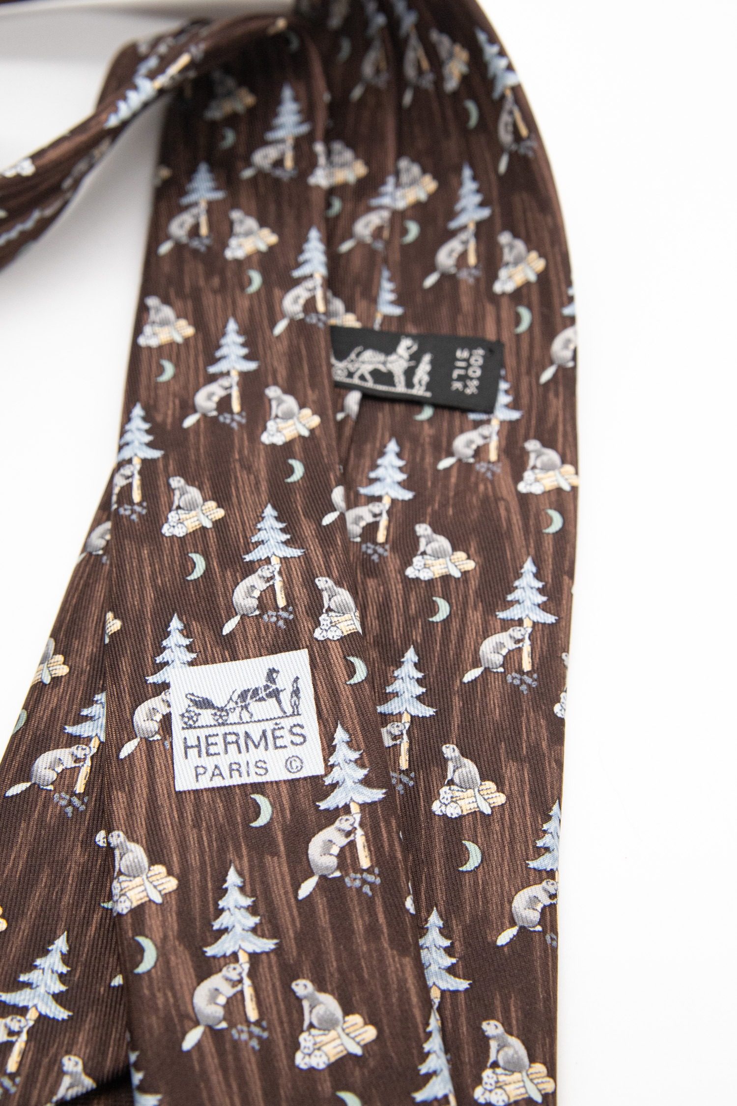 Thumbnail of http://Hermès%20Krawatte%20mit%20Biber-Muster%20in%20Dunkelbraun