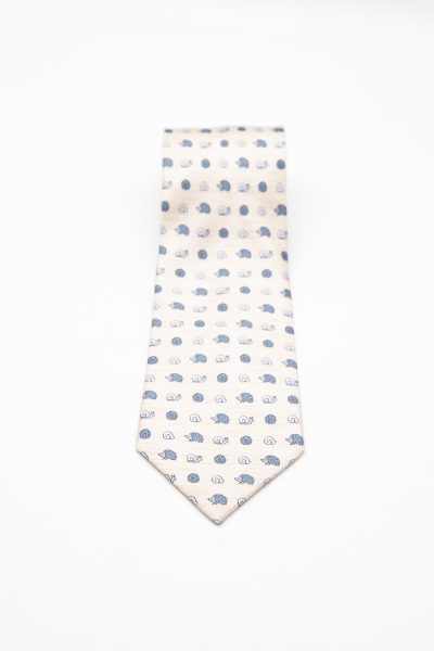 Hermès Krawatte mit Schnecken und Igel in Beige