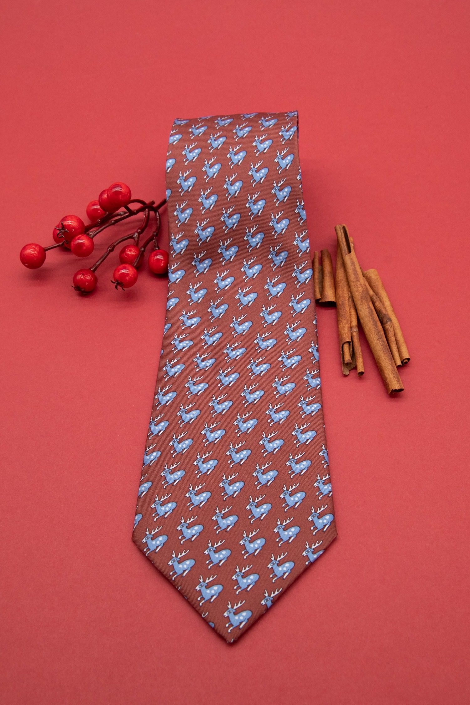 Thumbnail of http://Hermès%20Krawatte%20mit%20Hirsch-Muster%20in%20Kastanienbraun%20und%20Hellblau