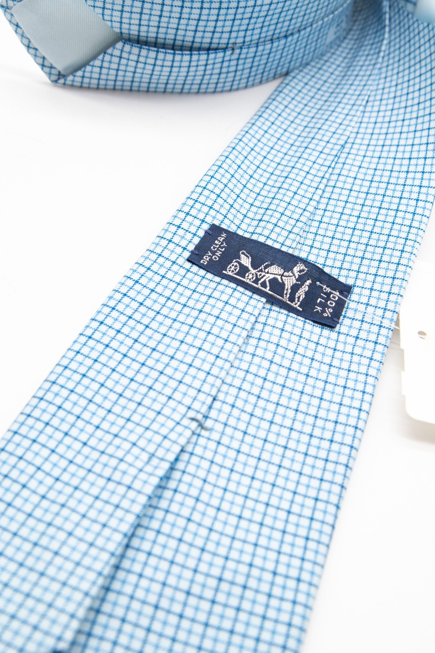 Thumbnail of http://Hermès%20Krawatte%20mit%20Karomuster%20in%20Hellblau%20und%20Blau