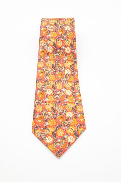 Hermès Krawatte mit Gämsen und Blumen in Orangerot