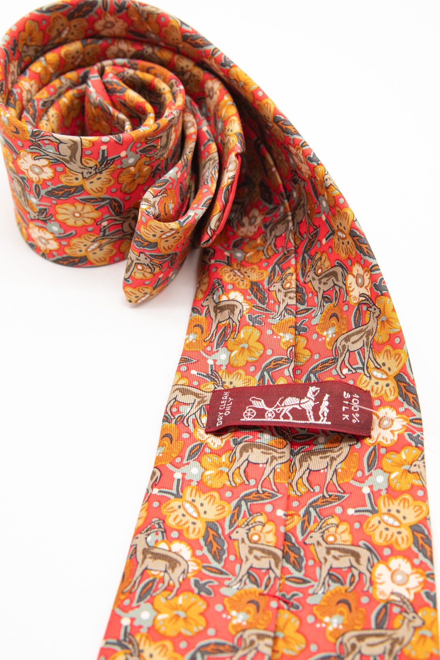 Thumbnail of http://Hermès%20Krawatte%20mit%20Gämsen%20und%20Blumen%20in%20Orangerot