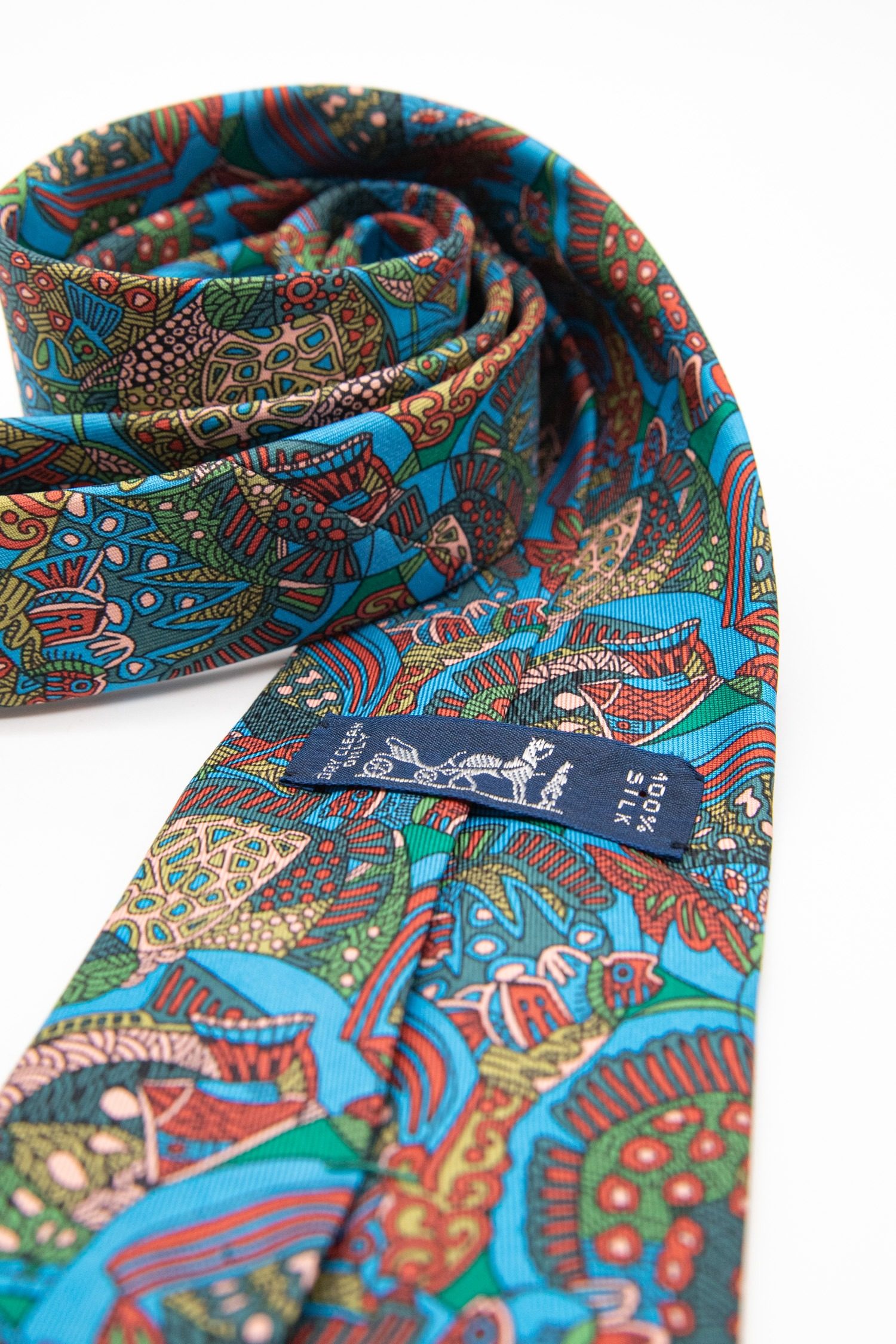 Thumbnail of http://Hermès%20Krawatte%20mit%20Fischen%20und%20Ornamenten%20in%20Blau