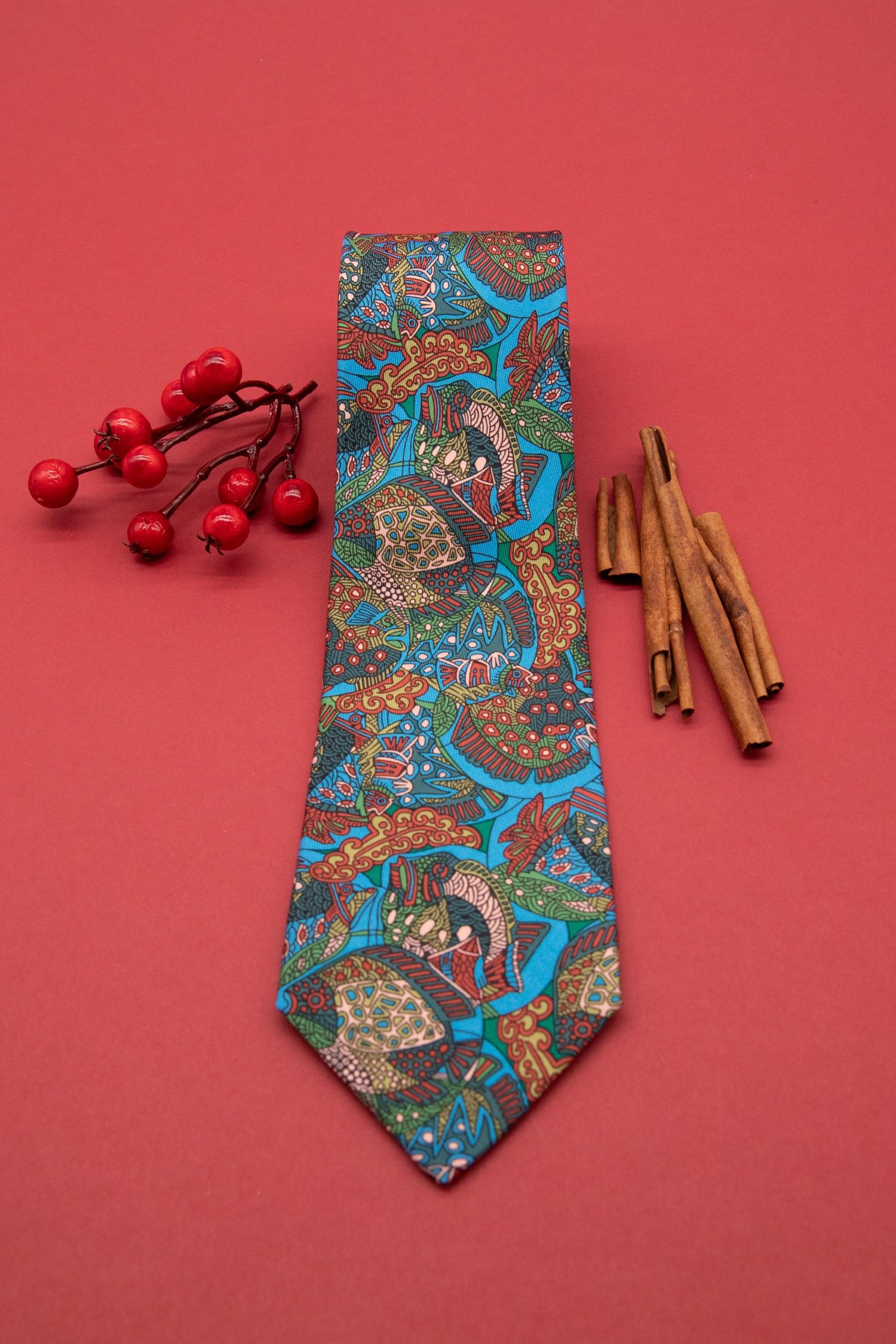 Thumbnail of http://Hermès%20Krawatte%20mit%20Fischen%20und%20Ornamenten%20in%20Blau