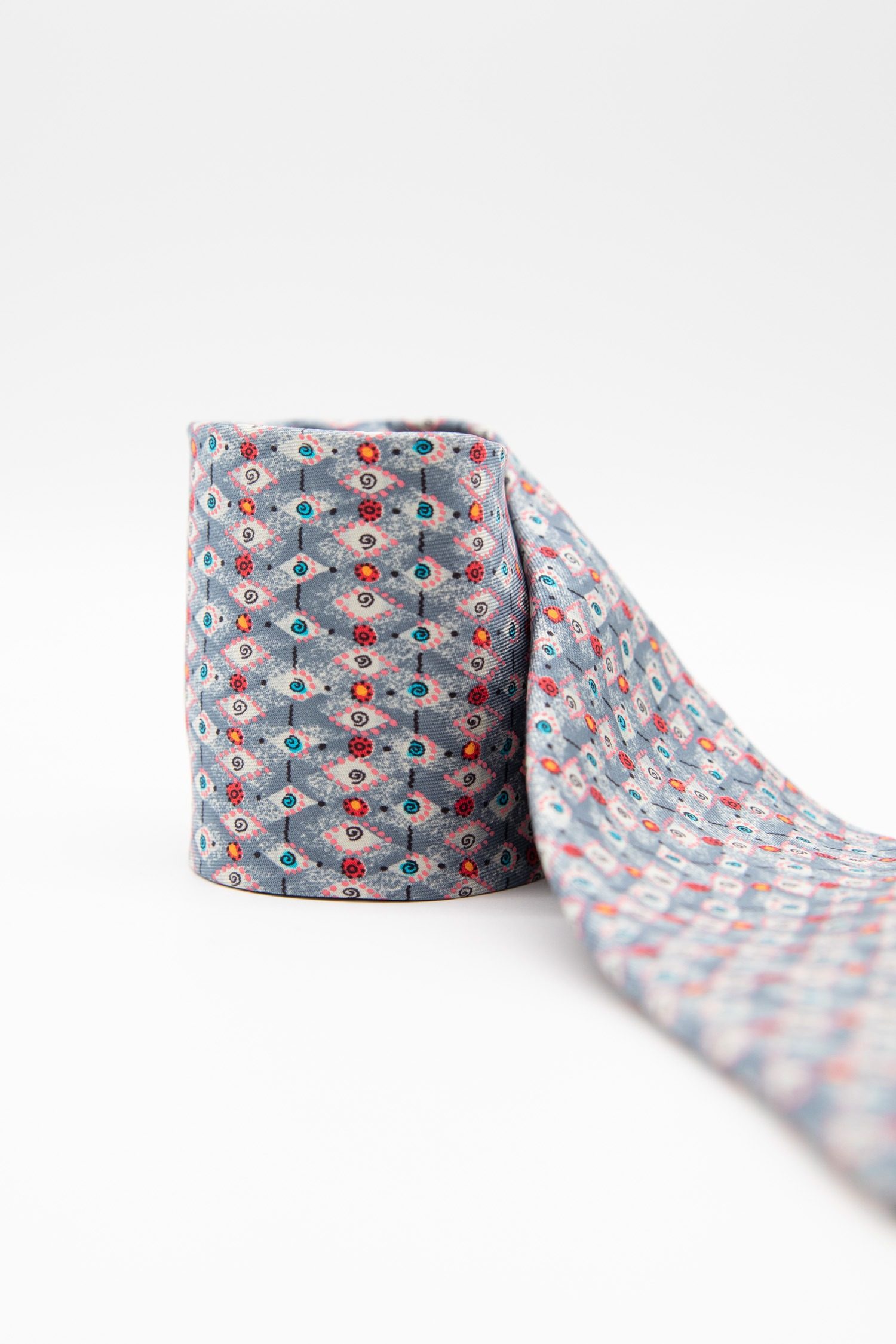 Thumbnail of http://Hermès%20Krawatte%20mit%20Rauten%20und%20Kringeln%20in%20Grau