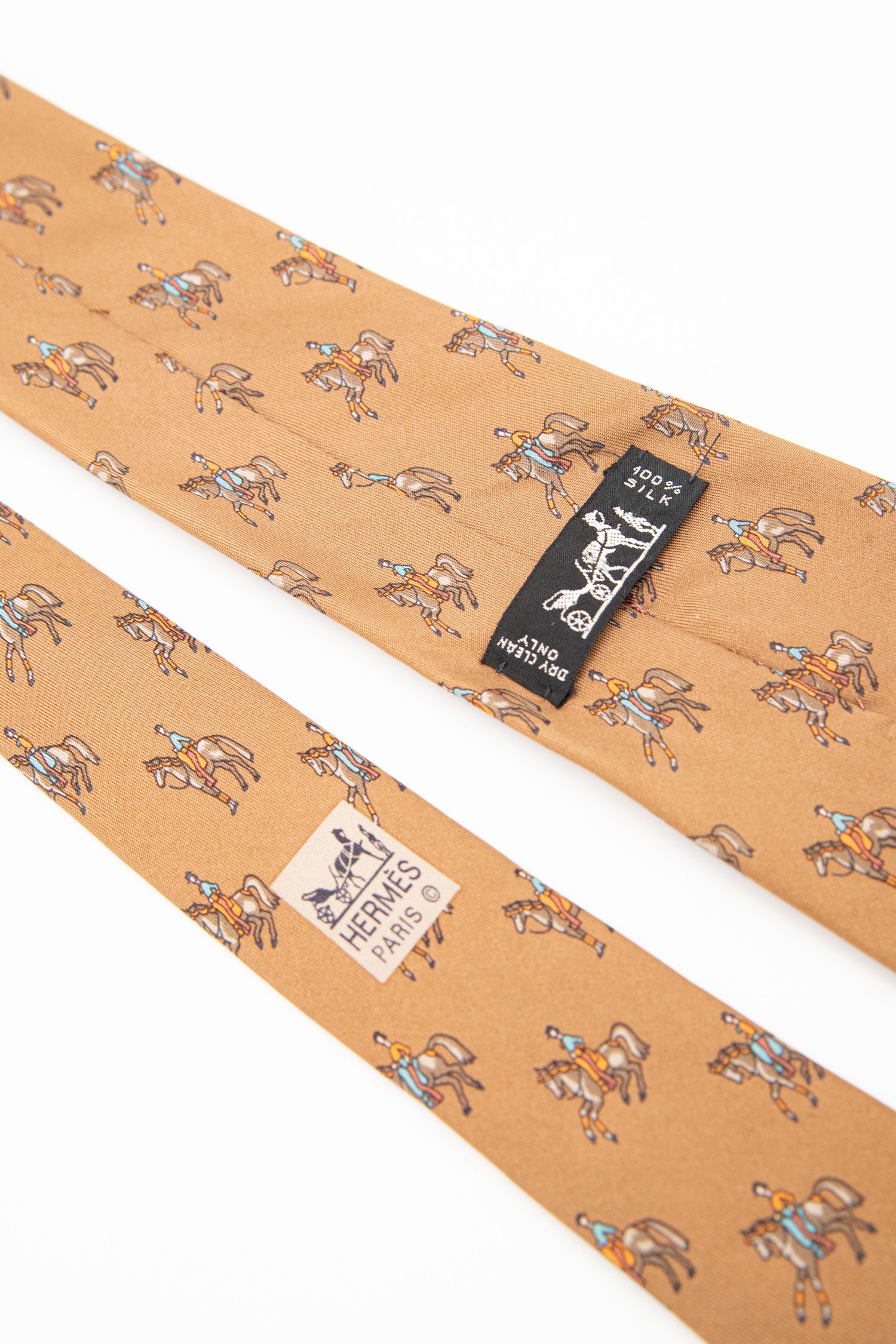 Thumbnail of http://Hermès%20Krawatte%20mit%20Reiter%20und%20Pferde%20Muster%20in%20Hellbraun