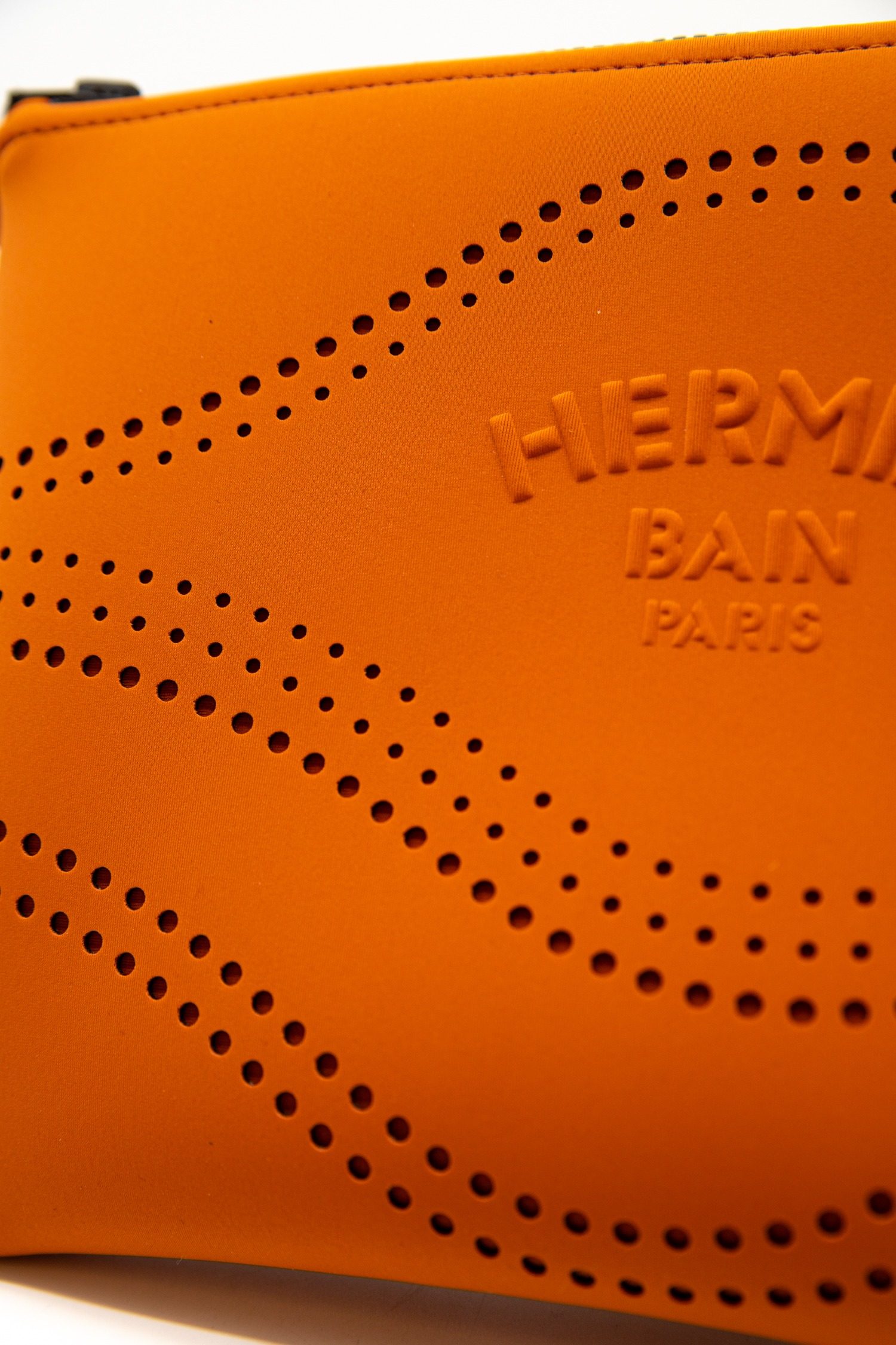 Thumbnail of http://Hermès%20Neobain%20Waves%20Kosmetiktasche%20in%20Orange