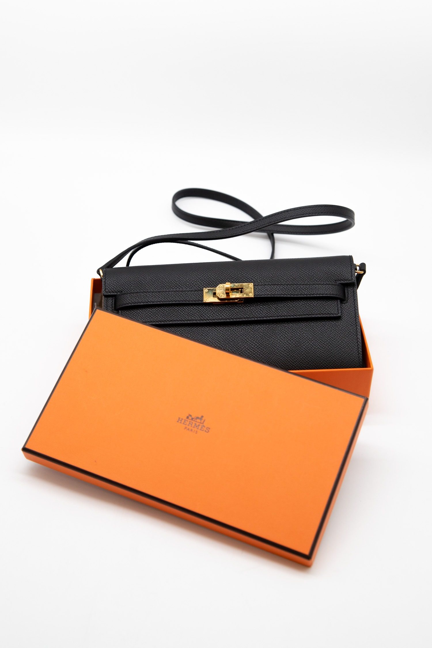 Thumbnail of http://Hermès%20Mini%20Kelly%20To%20Go%20Umhängetasche%20in%20Schwarz
