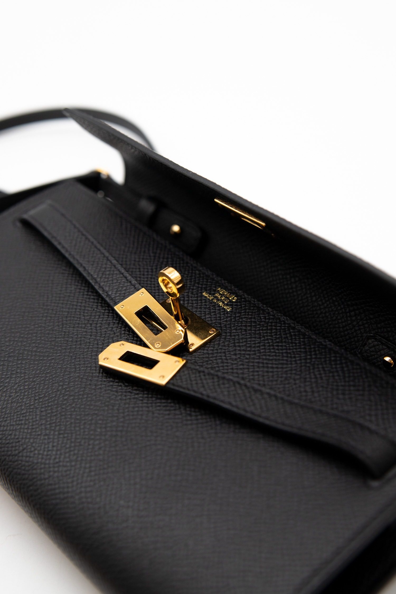 Thumbnail of http://Hermès%20Mini%20Kelly%20To%20Go%20Umhängetasche%20in%20Schwarz