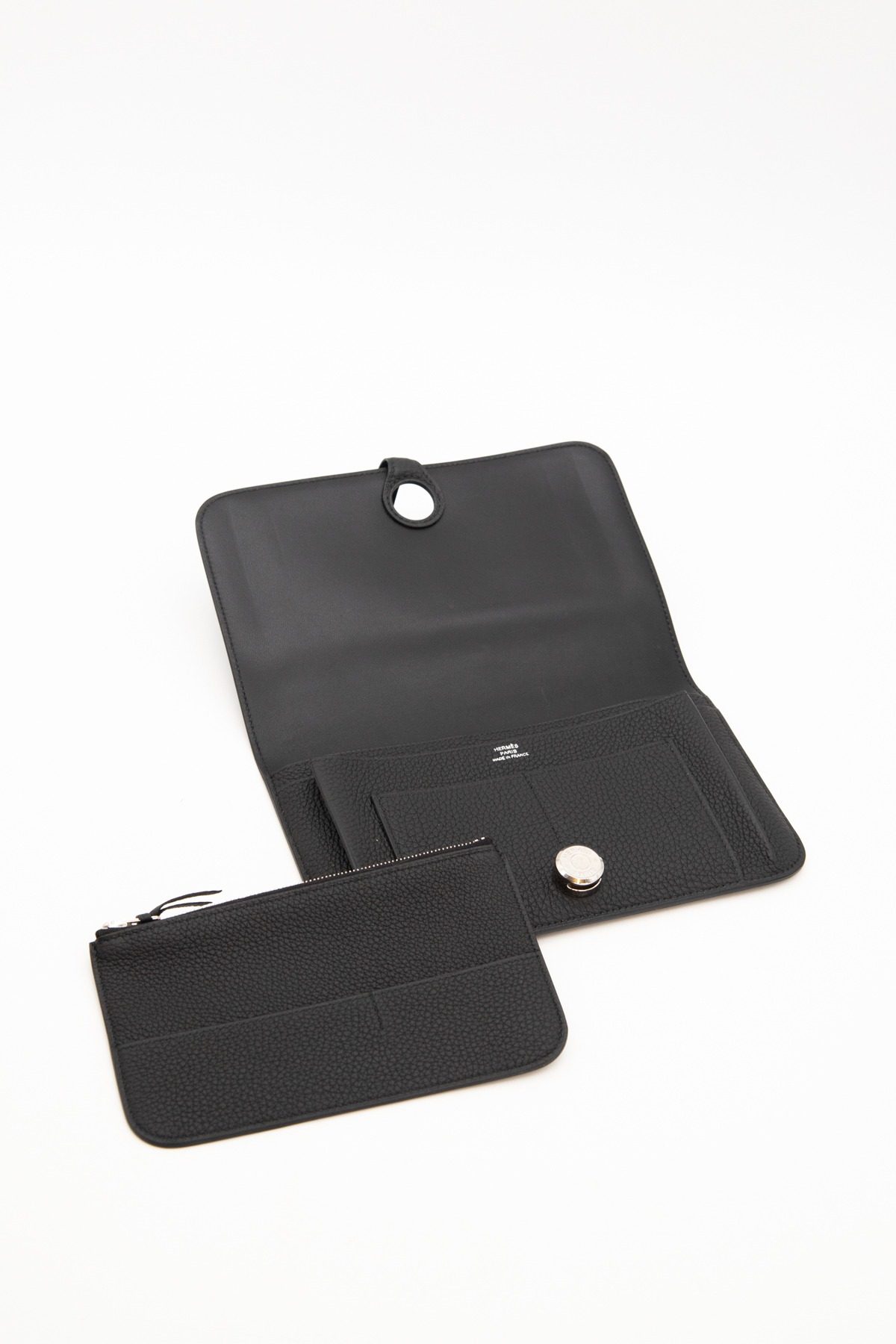 Thumbnail of http://Hermès%20Dogon%20Duo%20Wallet%20Portemonnaie%20in%20Schwarz%20und%20Silber