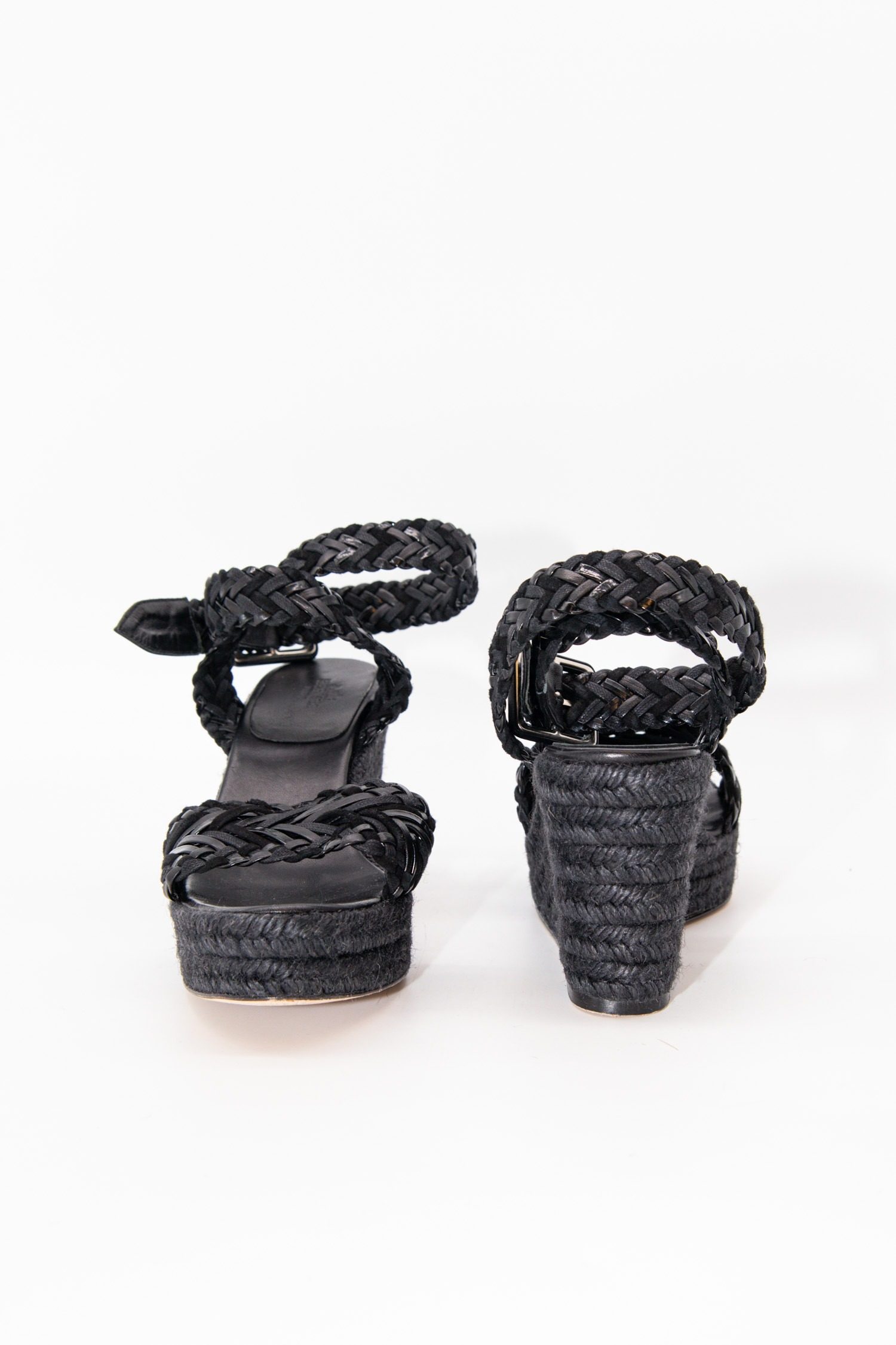 Thumbnail of http://Hermès%20Wedges%20mit%20Flechtdetails%20in%20Schwarz